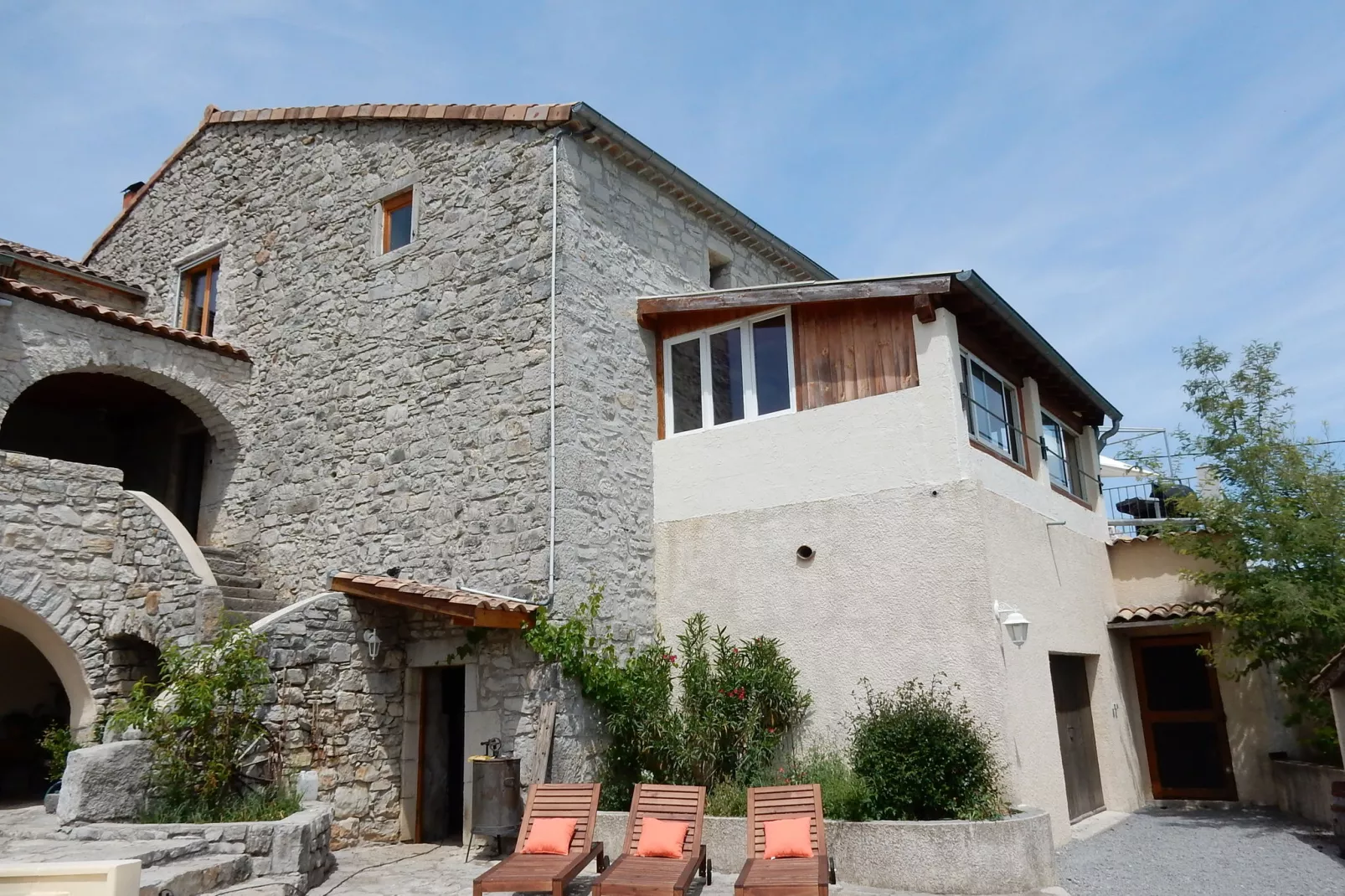 Gite avec mezzanine-Exterior summer