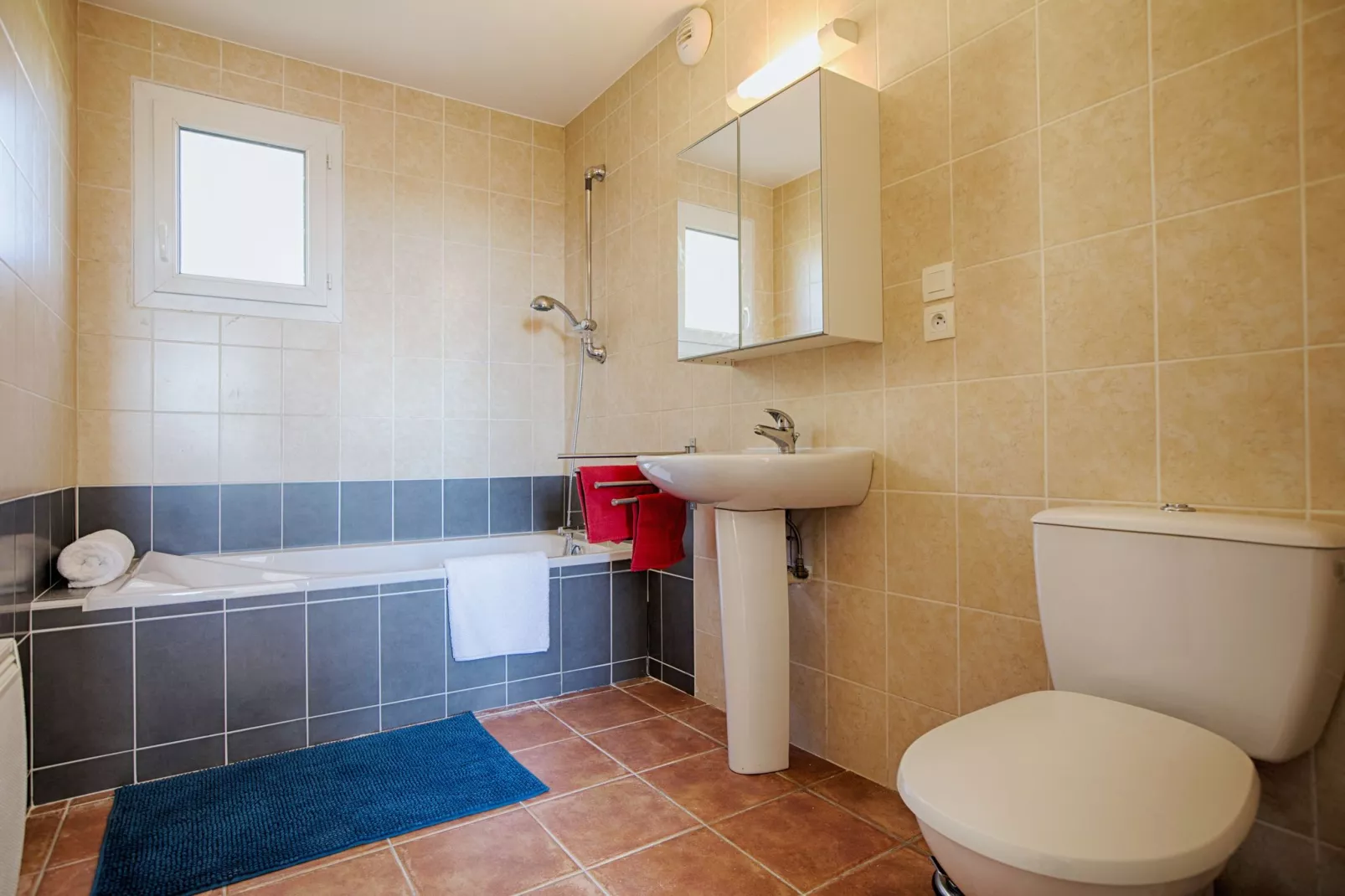 Villa Joyeuse 27-Bathroom