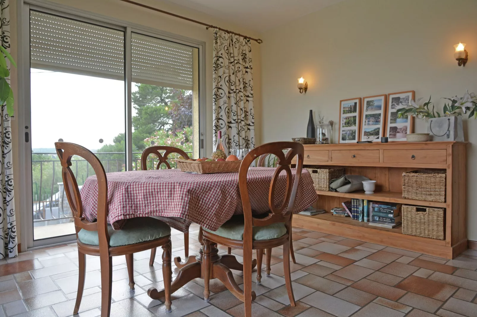 Beauregard-Dining room