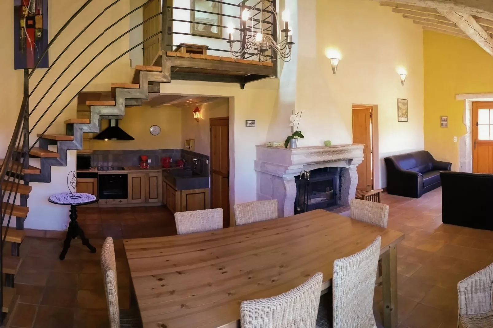 Fraissé-des-Corbières-Dining room