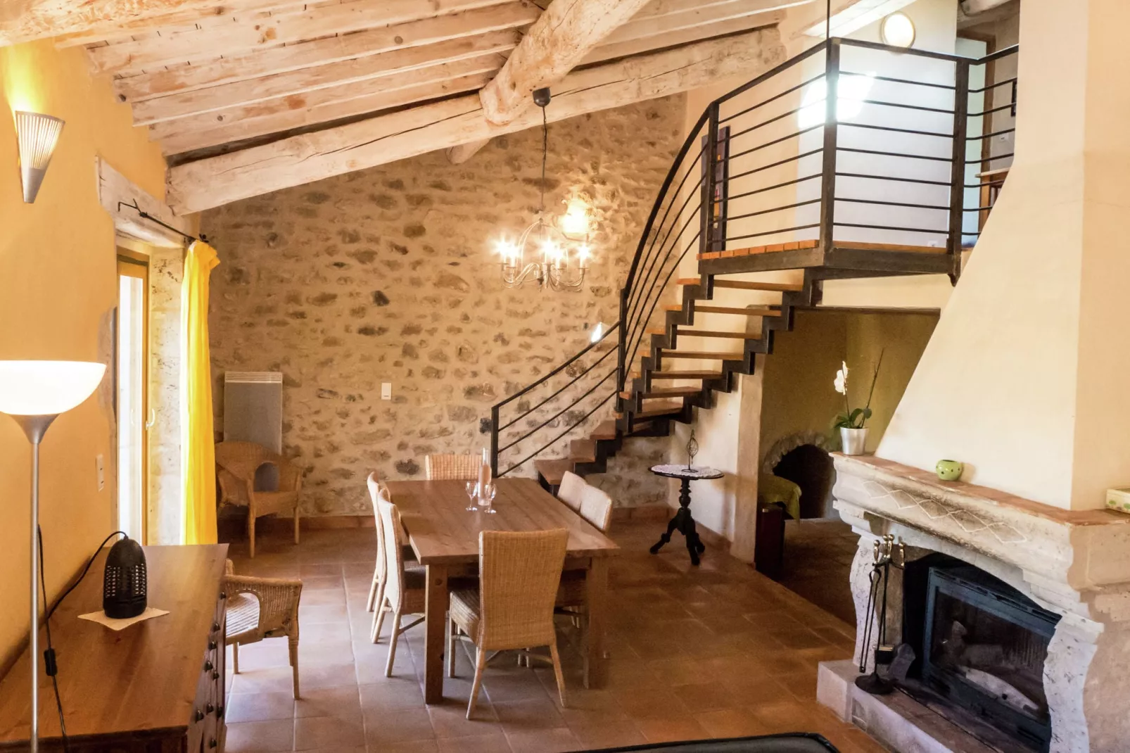Fraissé-des-Corbières-Dining room