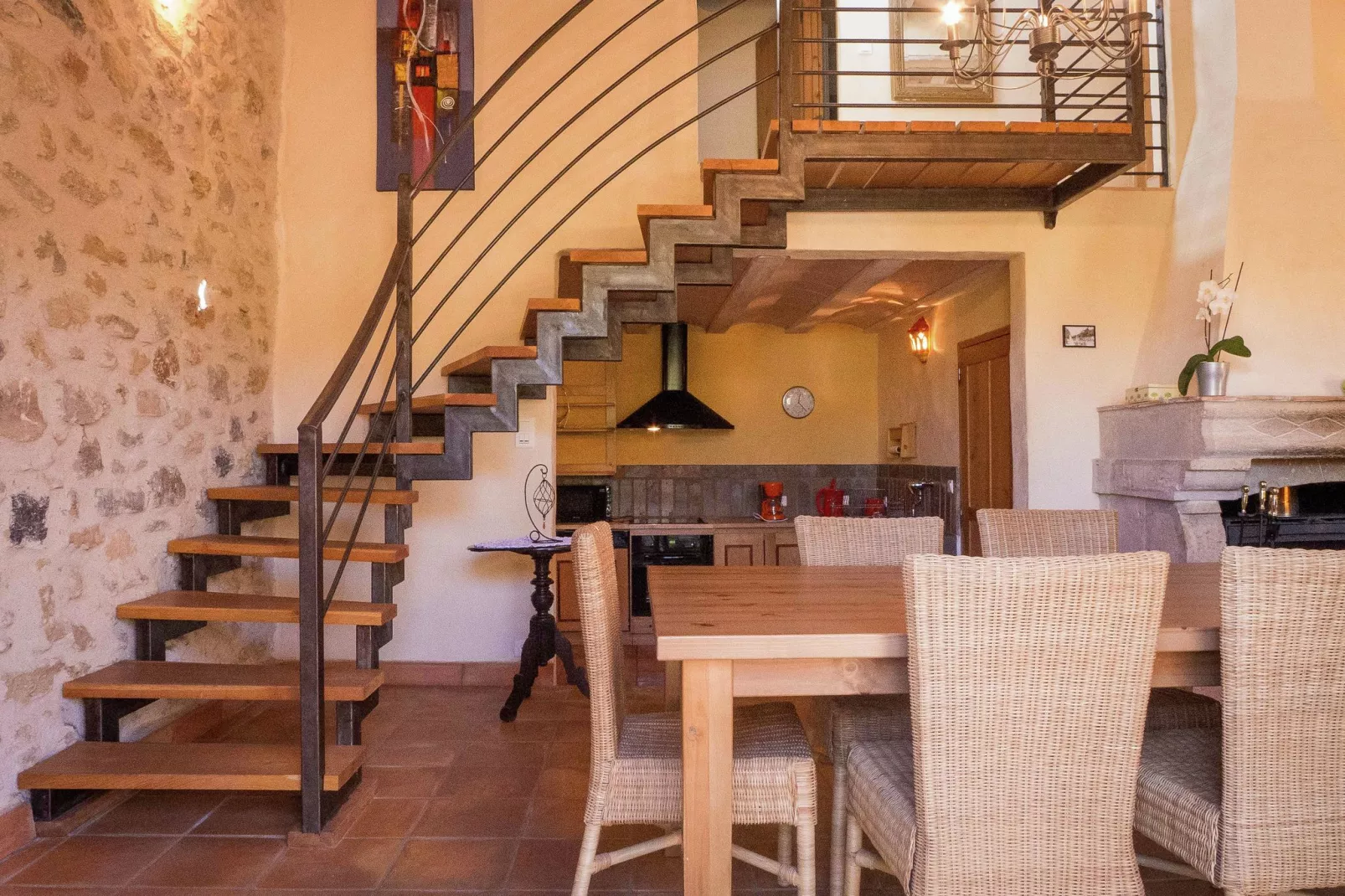 Fraissé-des-Corbières-Dining room