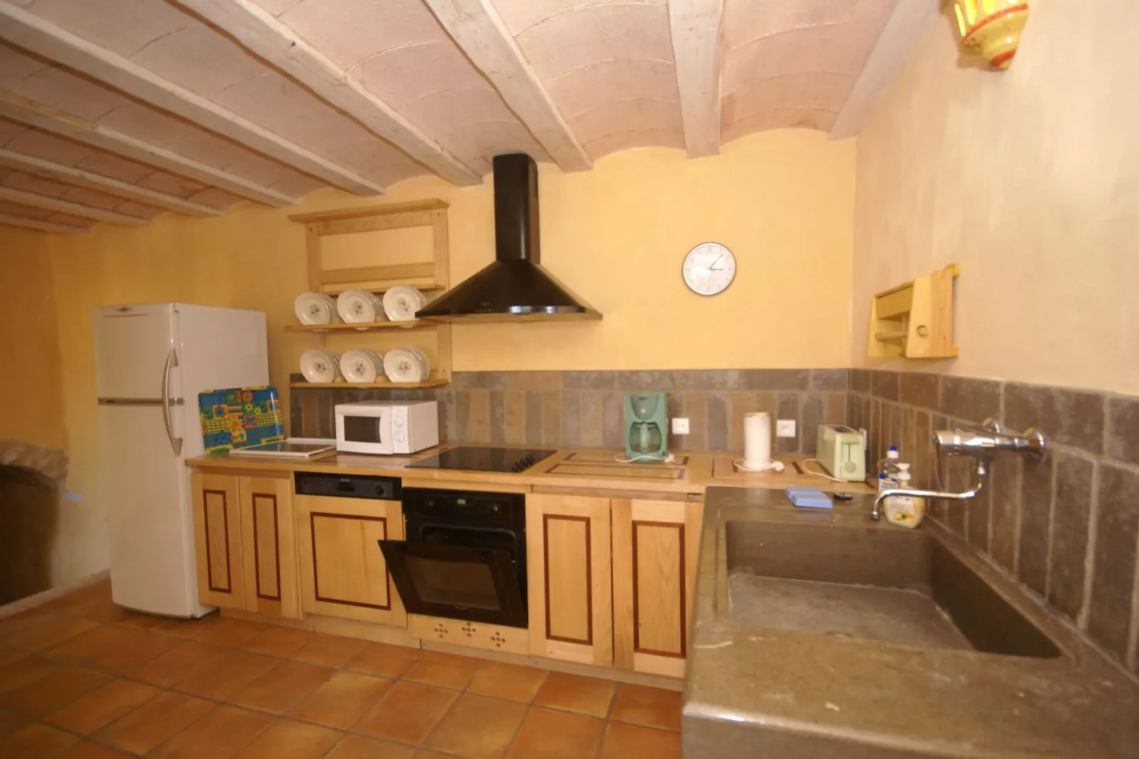 Fraissé-des-Corbières-Kitchen