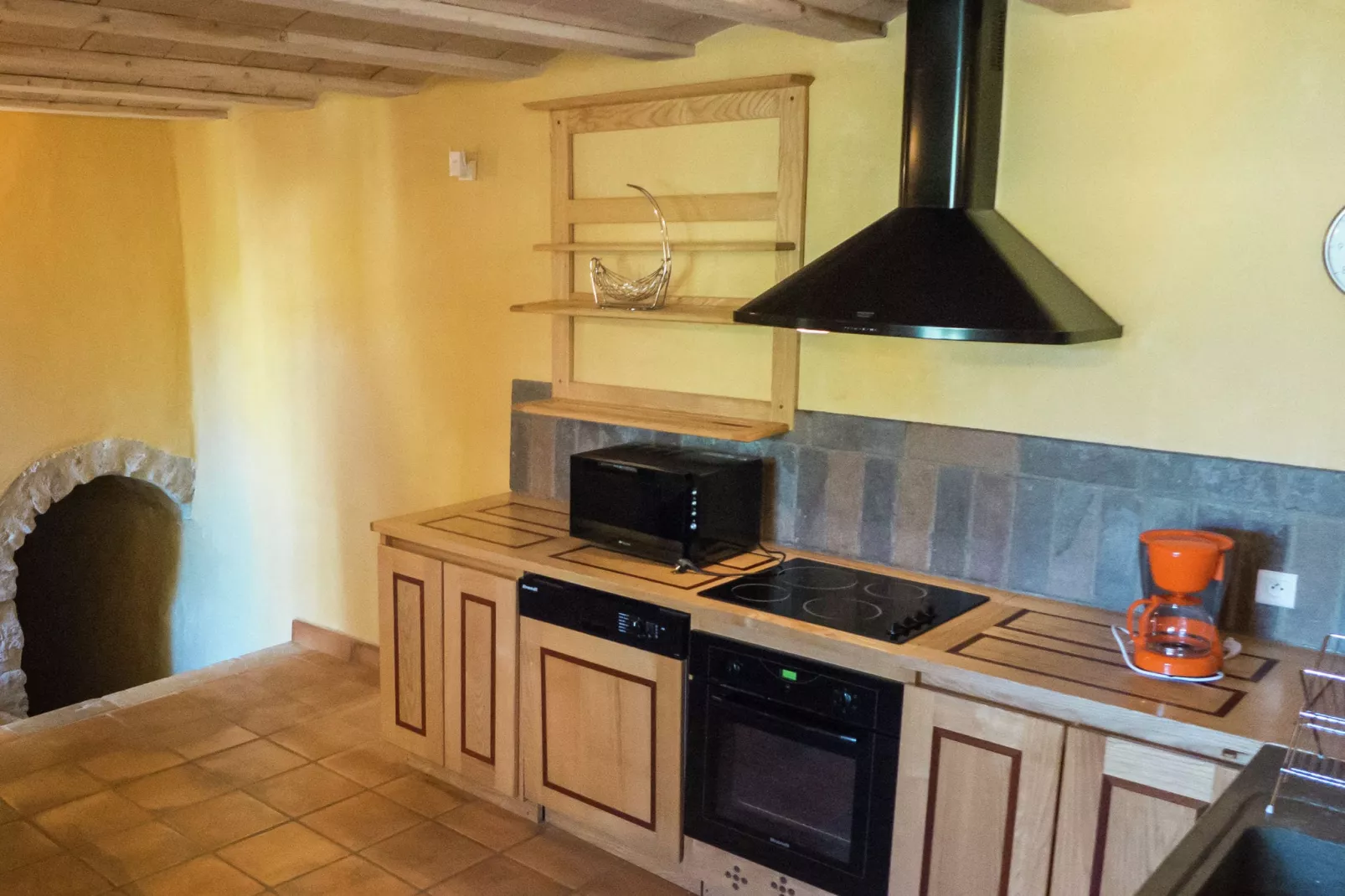 Fraissé-des-Corbières-Kitchen