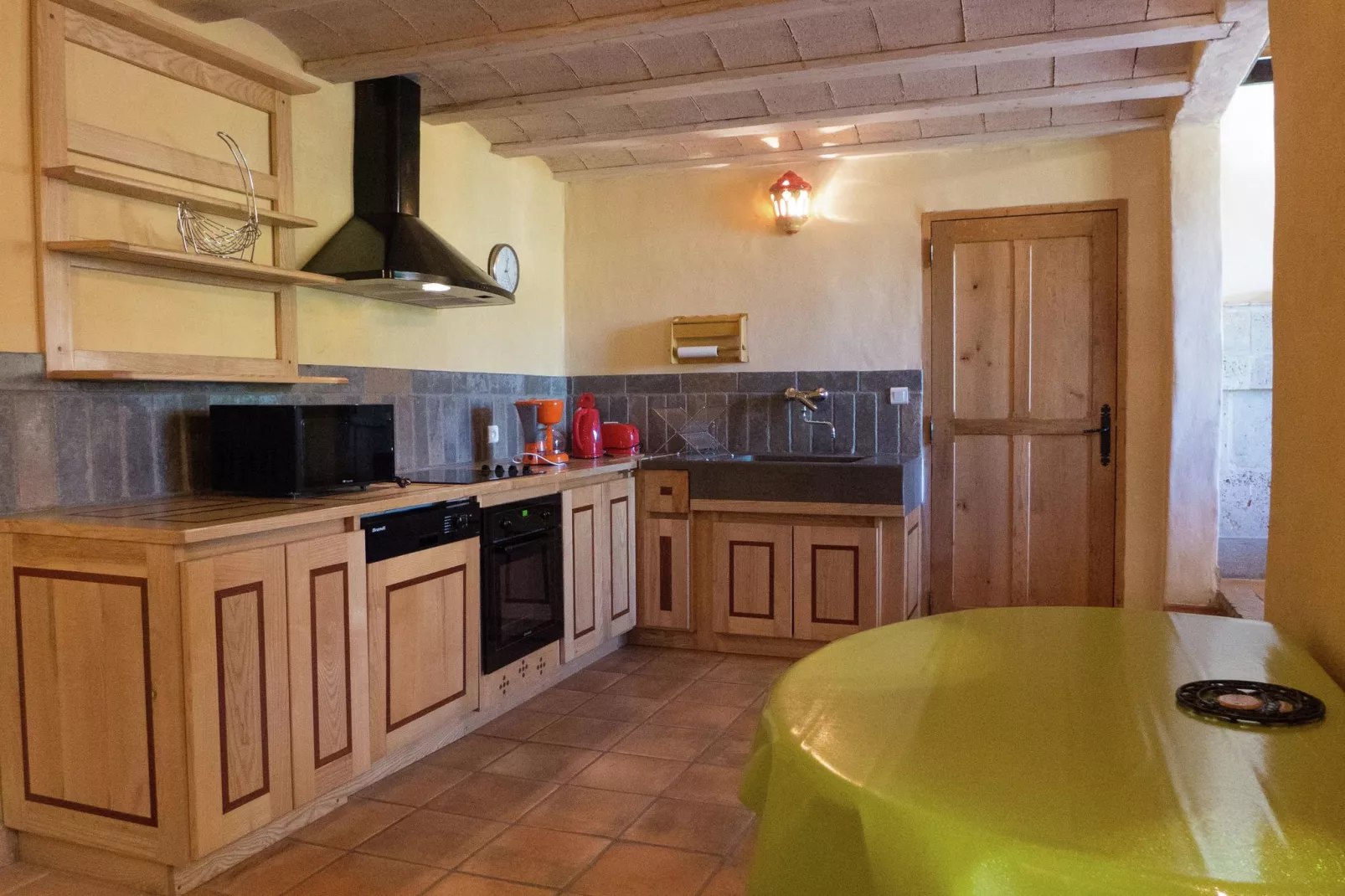 Fraissé-des-Corbières-Kitchen