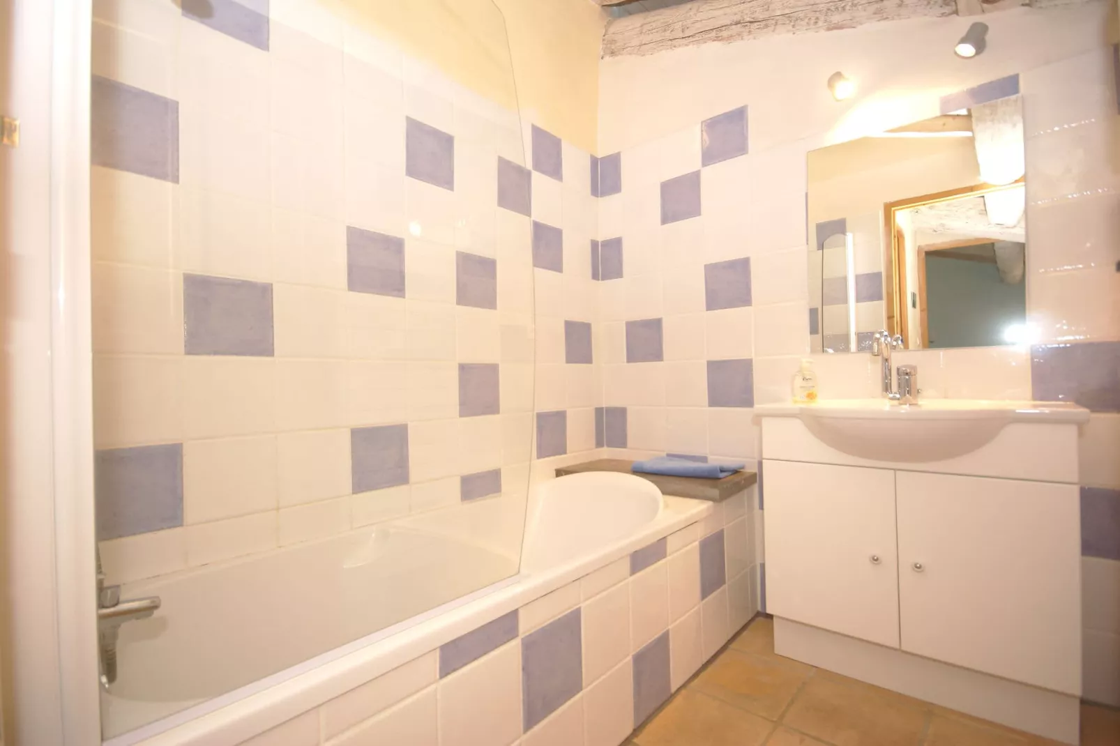 Fraissé-des-Corbières-Bathroom