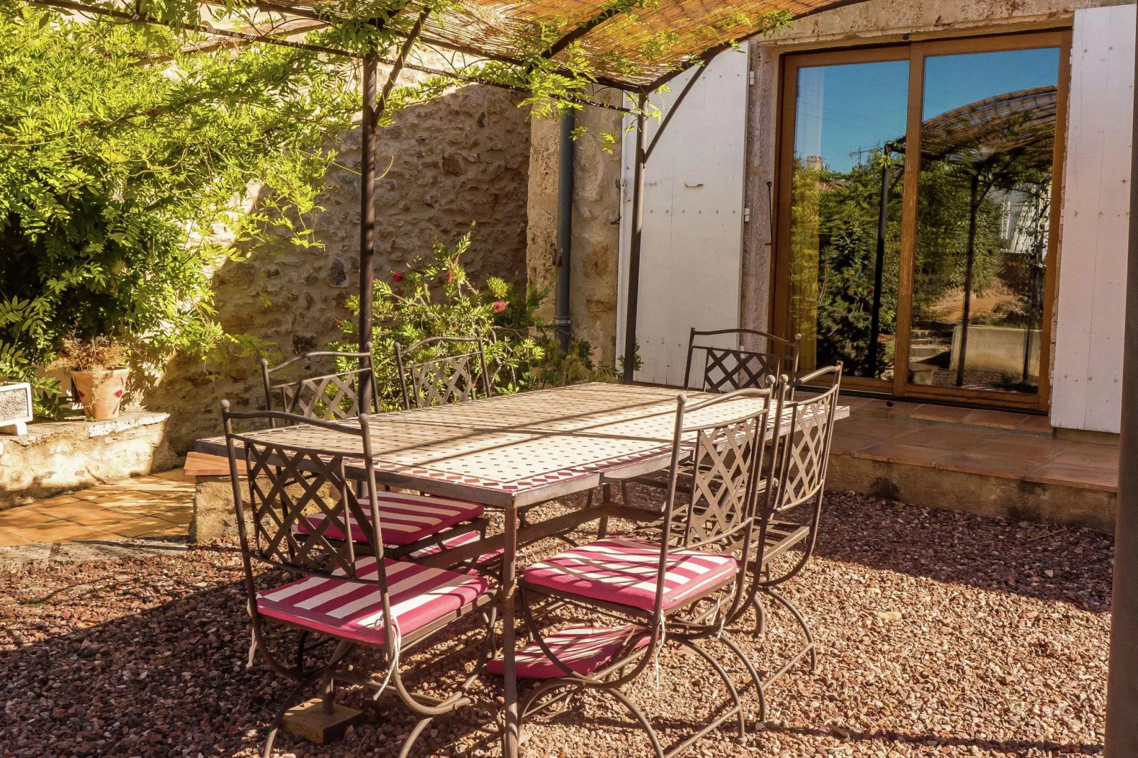 Fraissé-des-Corbières-Terrace balcony