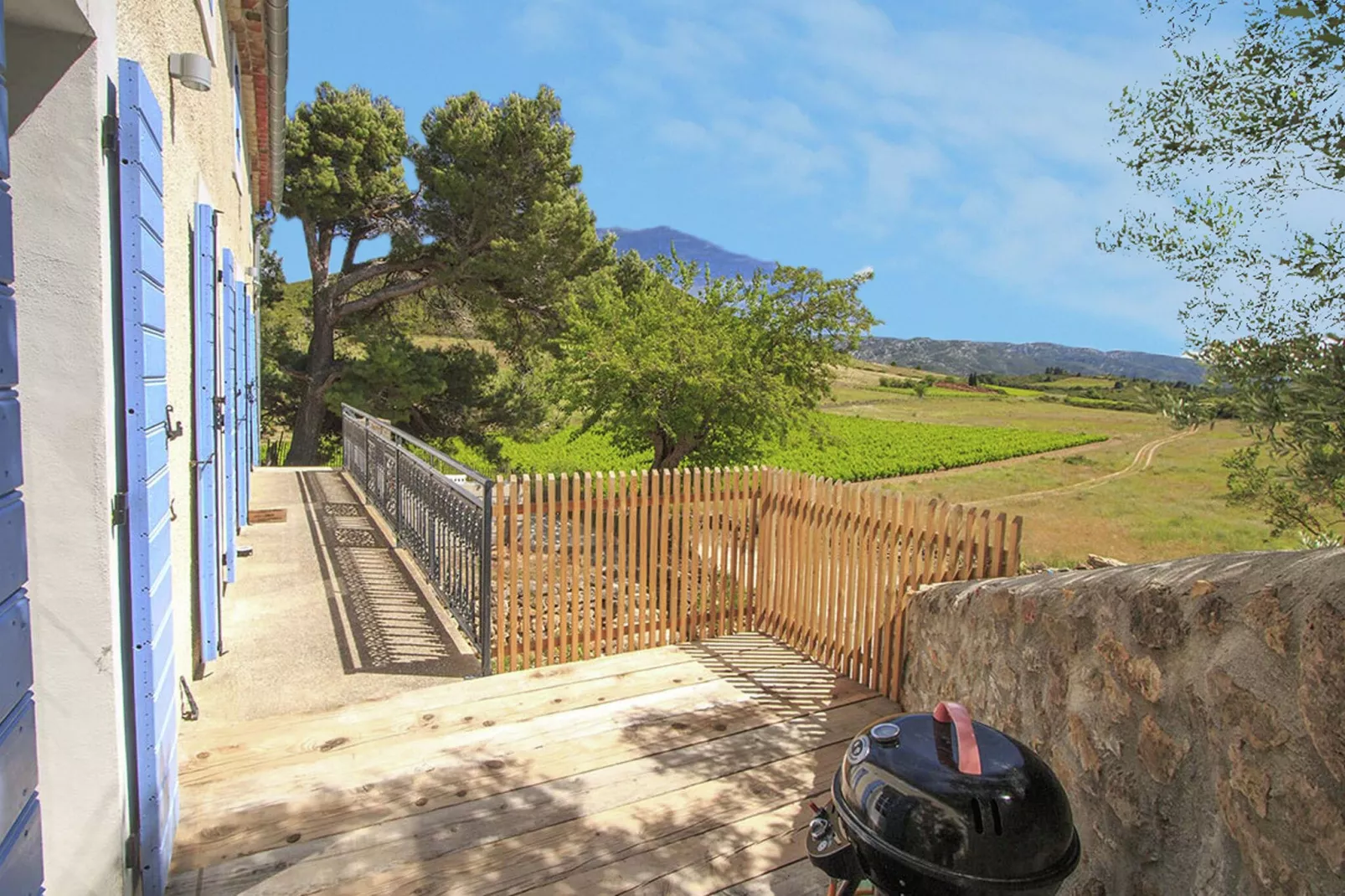 Gîte de luxe dans les vignes 3-View summer