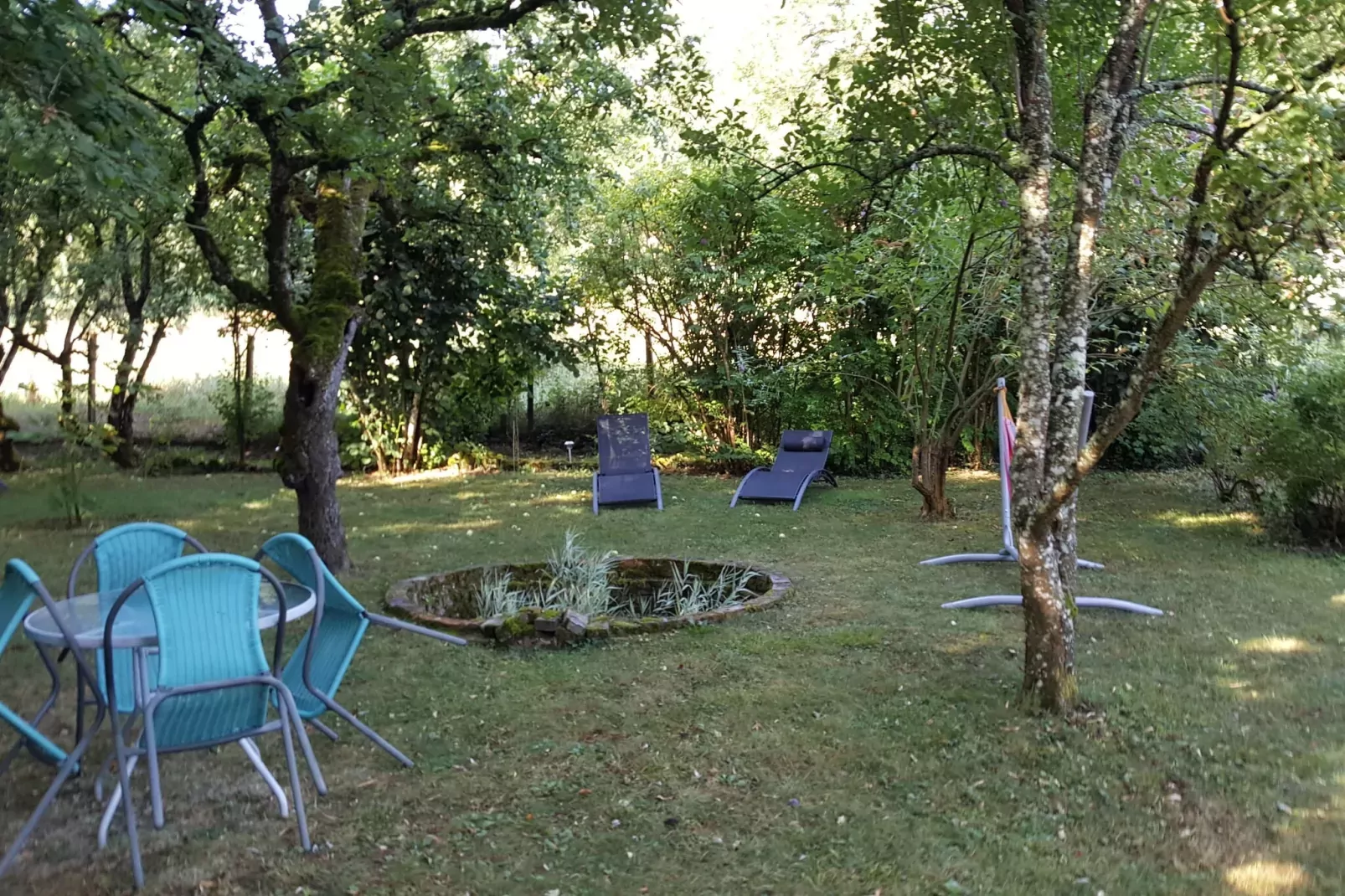 Bligny-sur-Ouche-Gardens summer