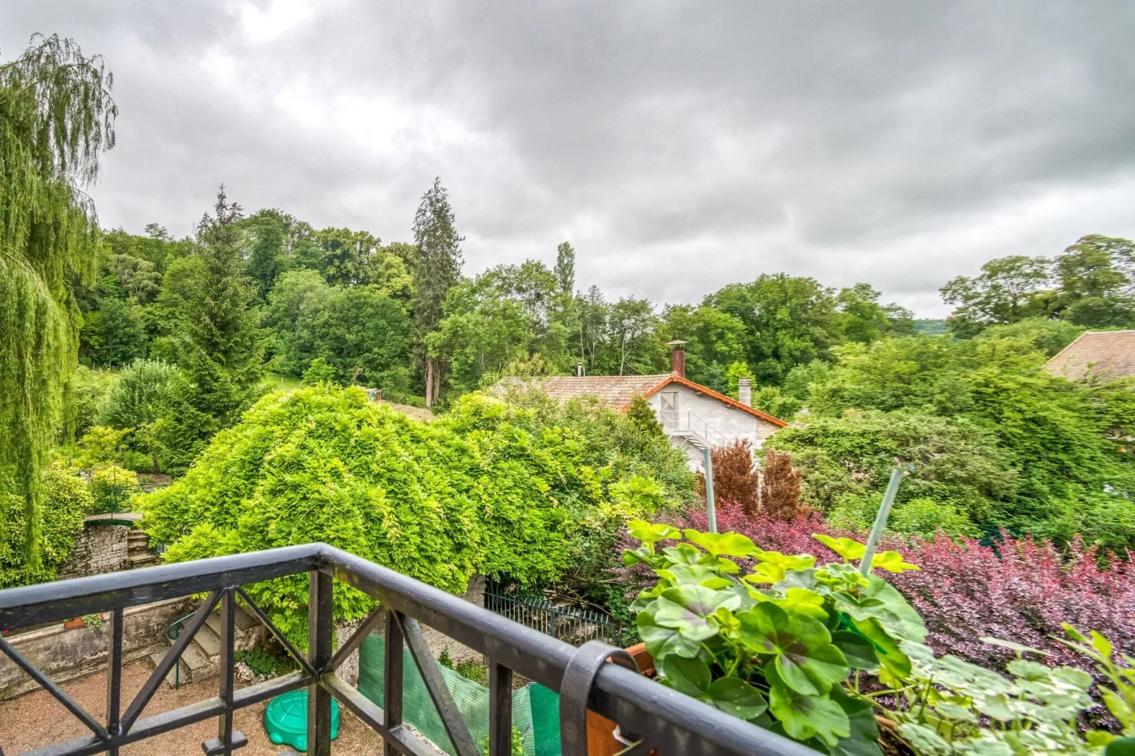 Bligny-sur-Ouche-View summer