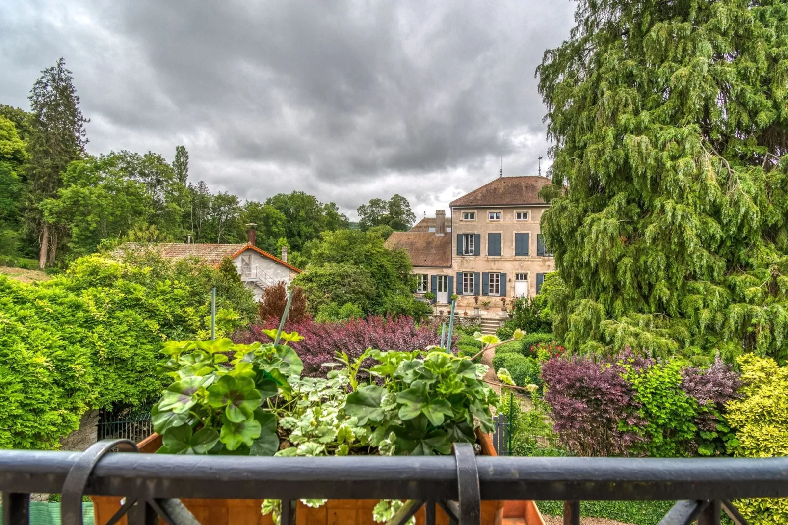 Bligny-sur-Ouche-View summer