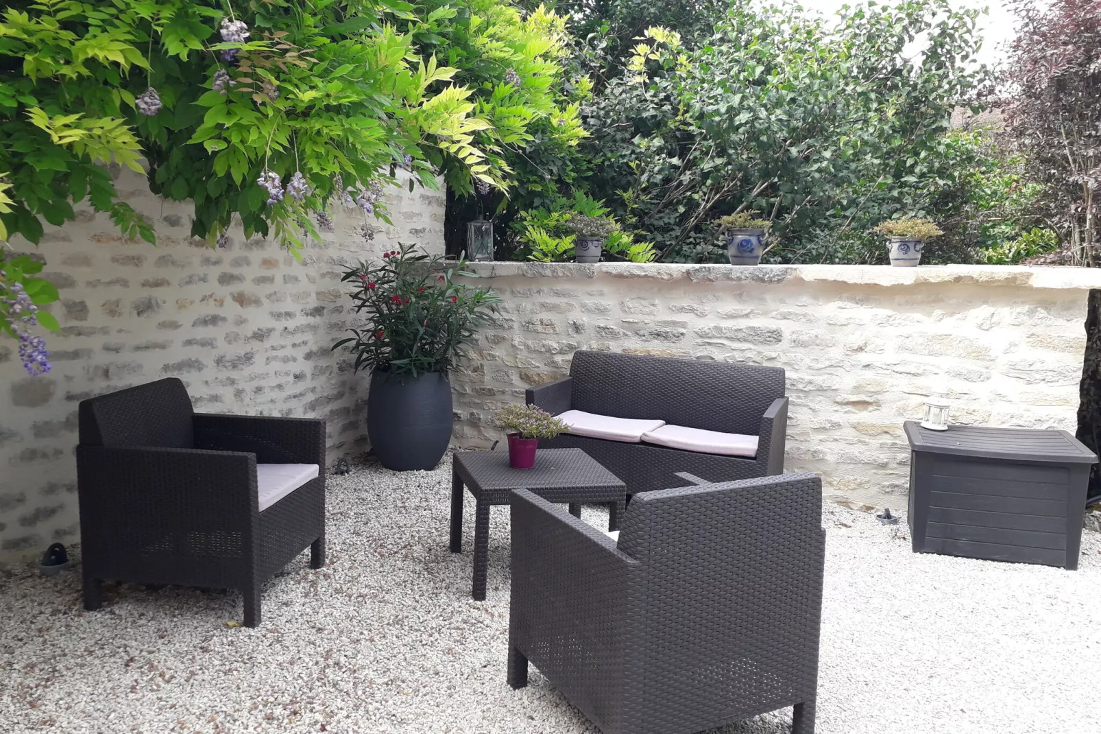 Bligny-sur-Ouche-Exterior summer