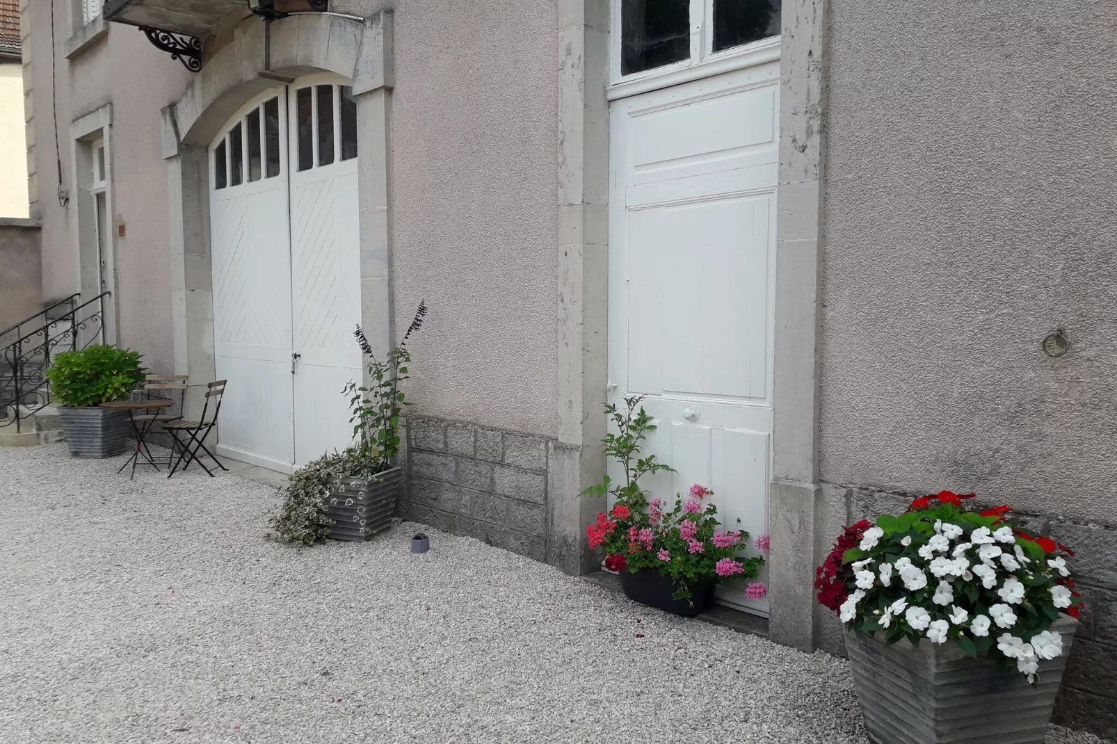 Bligny-sur-Ouche-Exterior summer