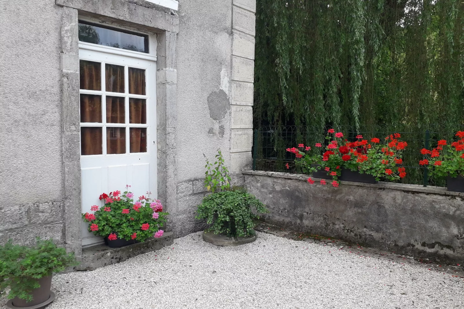 Bligny-sur-Ouche-Exterior summer