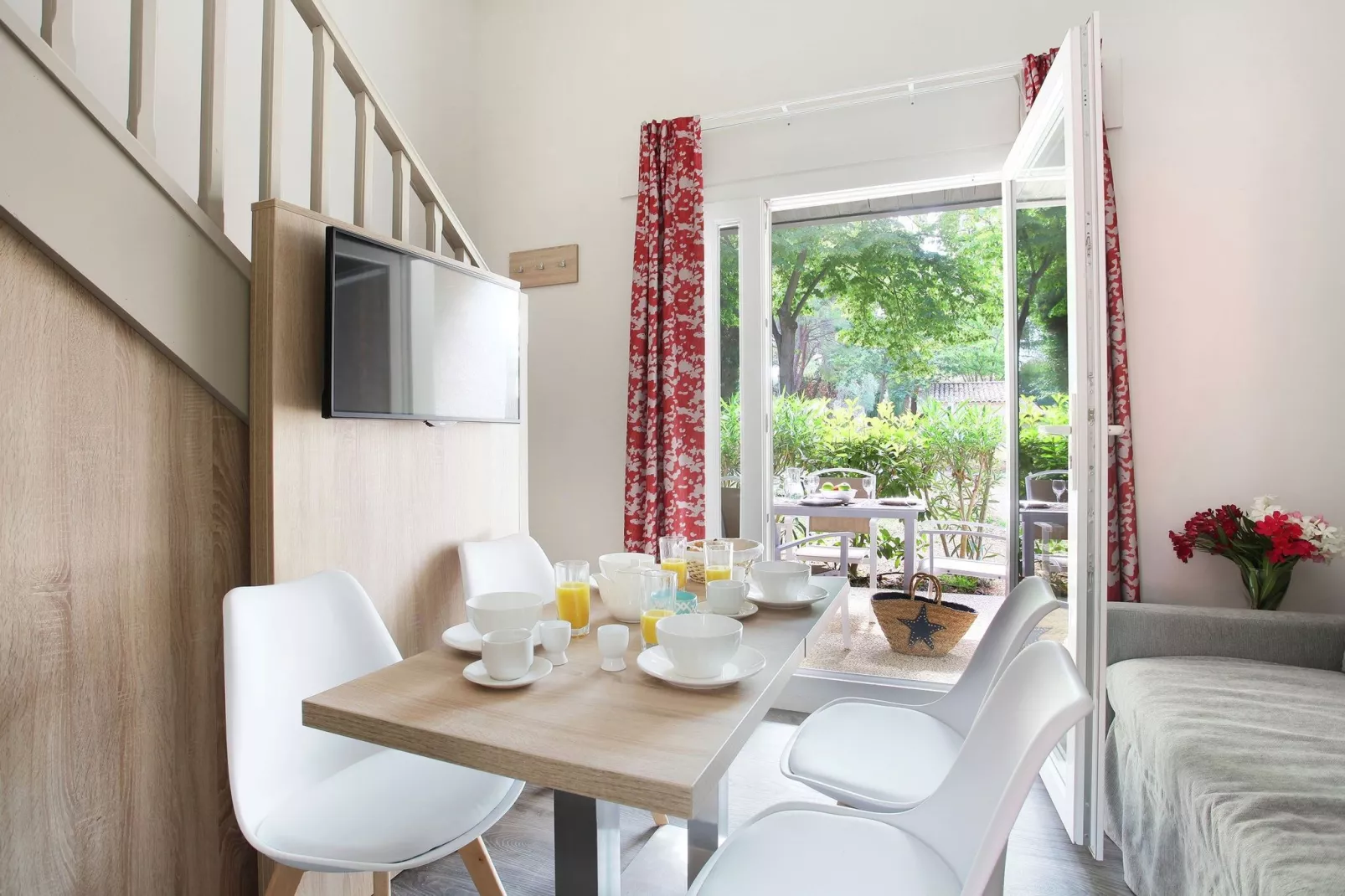 Le village Camarguais Les Gardians 6-Dining room
