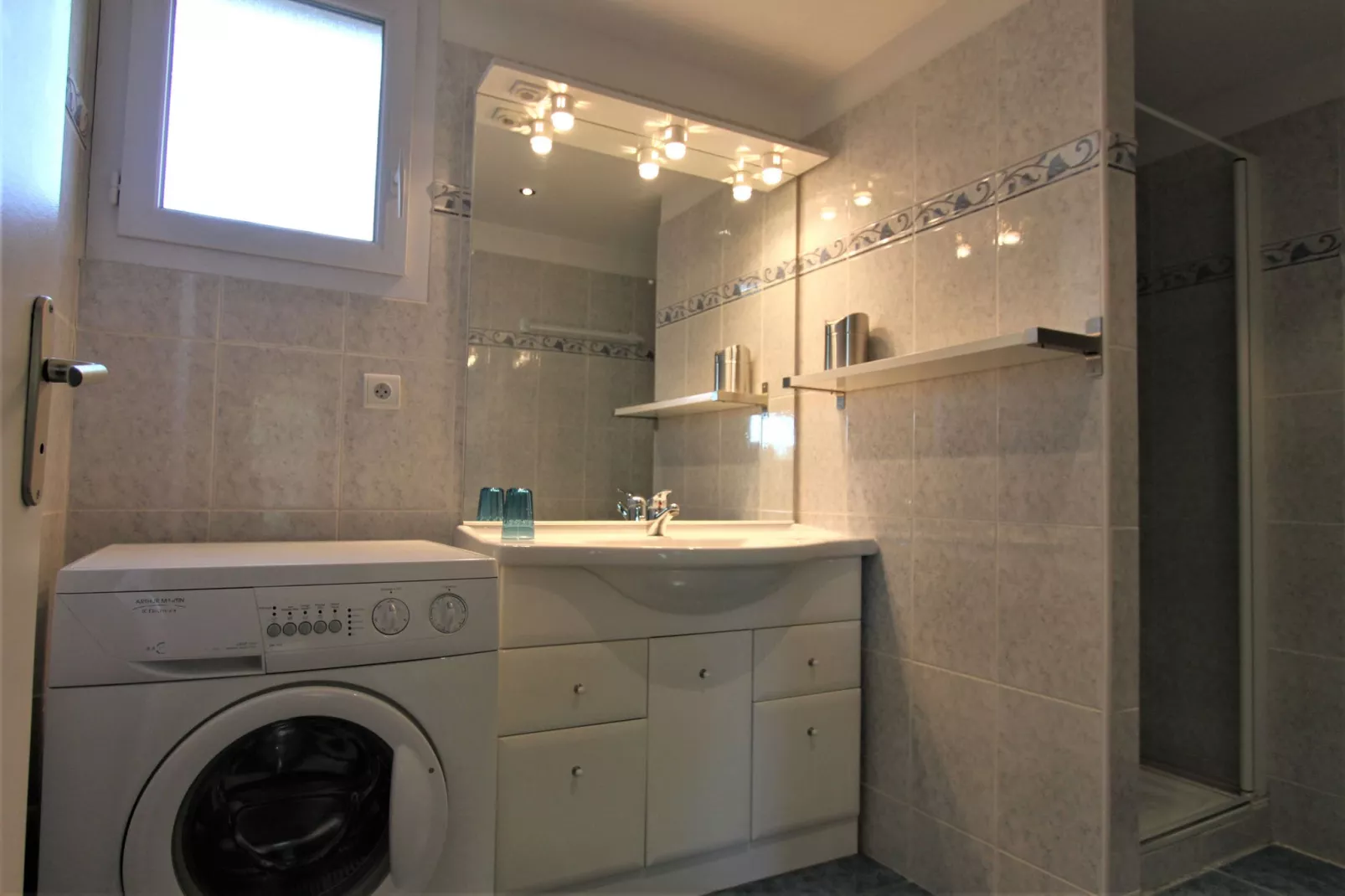 Maison la prairie-Bathroom
