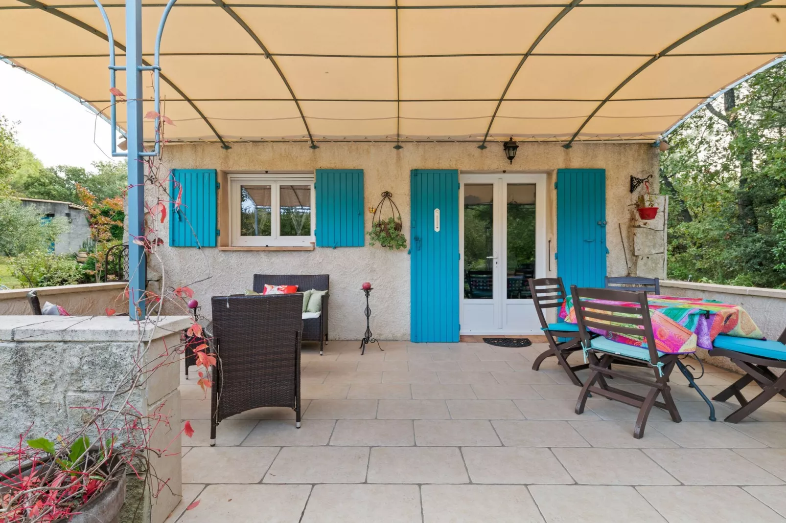 Lambesco-Exterior summer