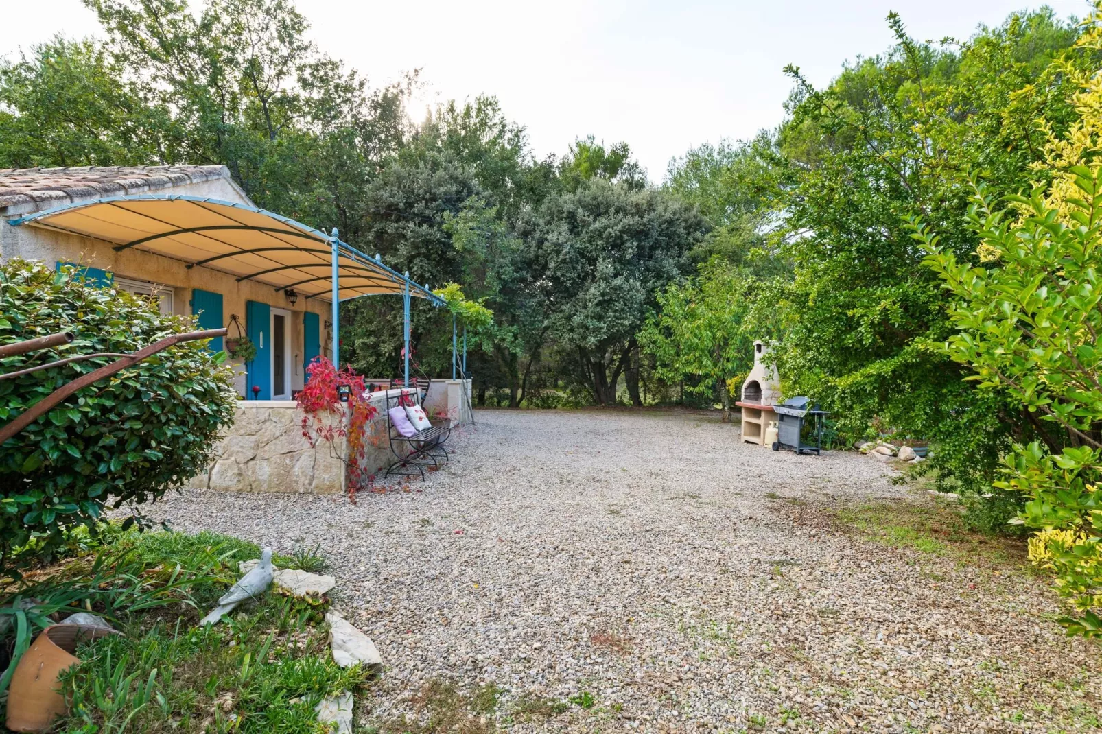 Lambesco-Exterior summer