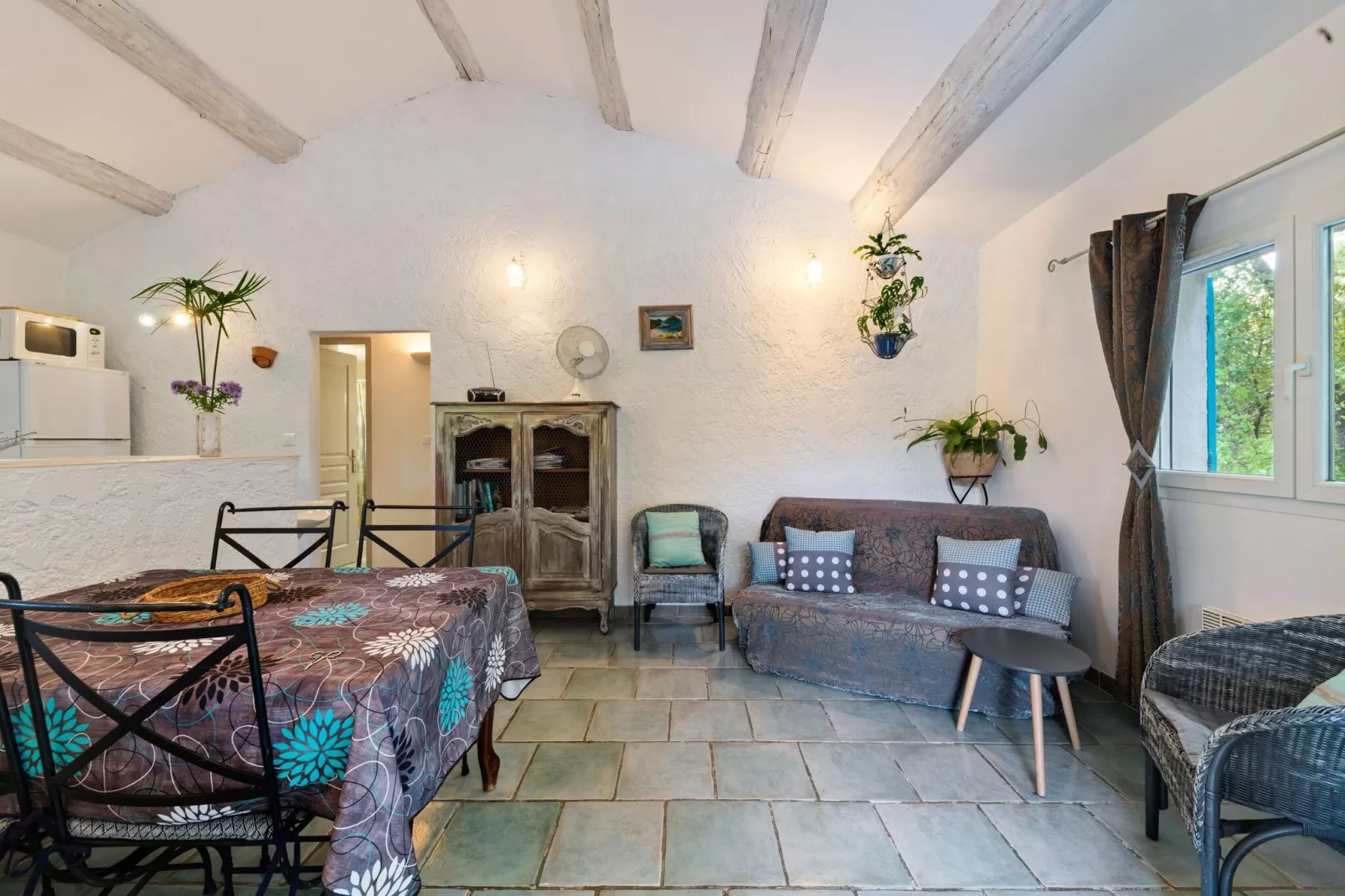 Lambesco-Living room