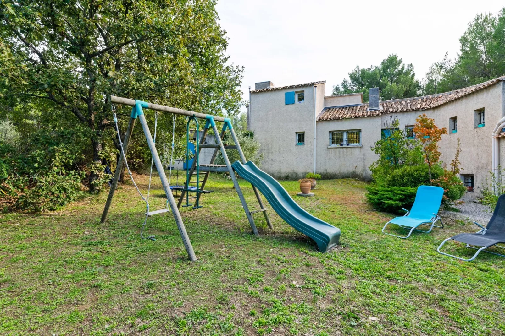 Lambesco-Gardens summer