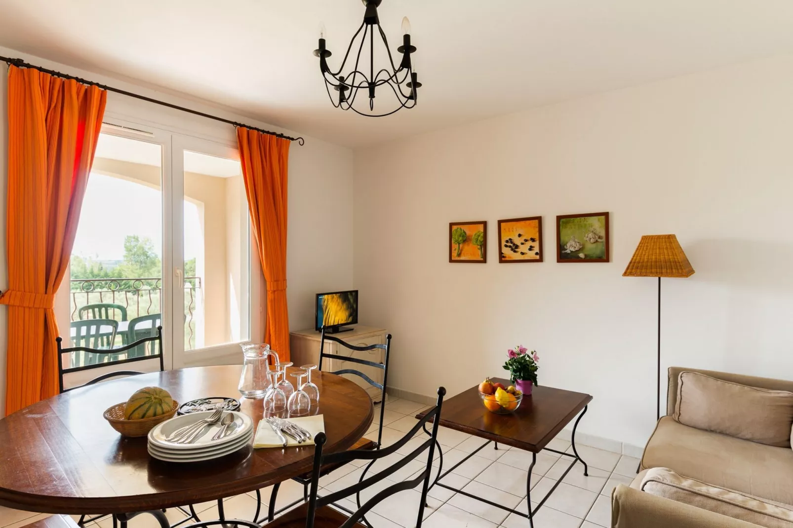 Le Domaine de Bourgeac 1-Dining room