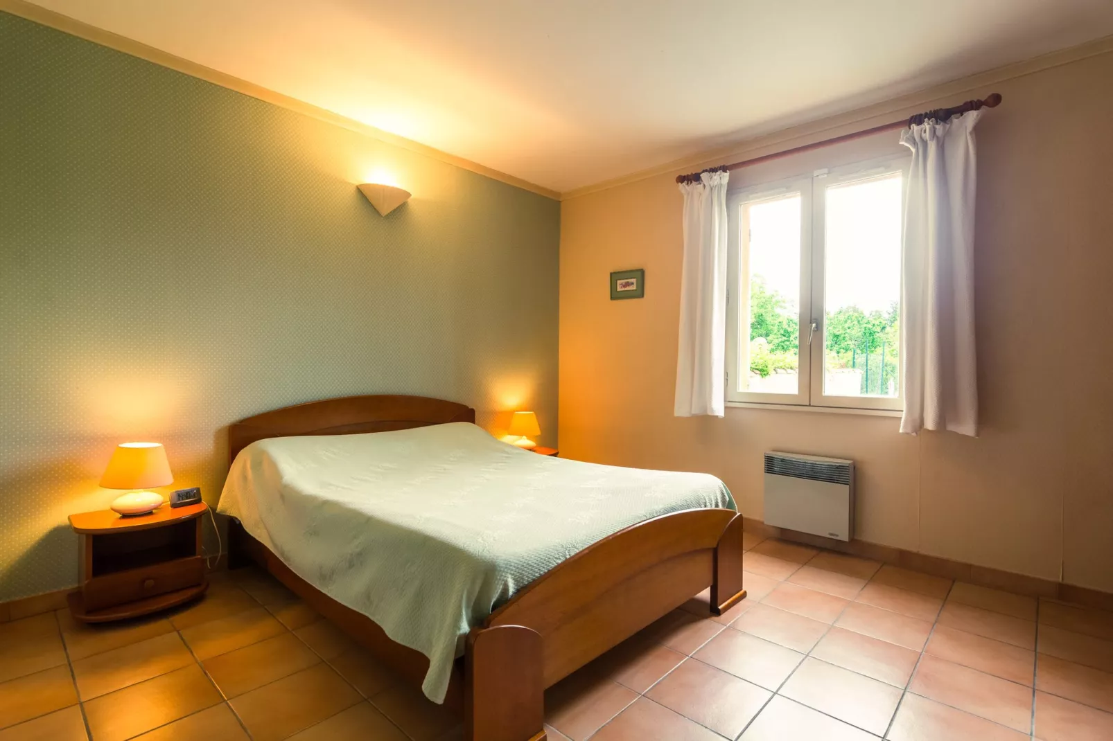 Noves-Bedroom