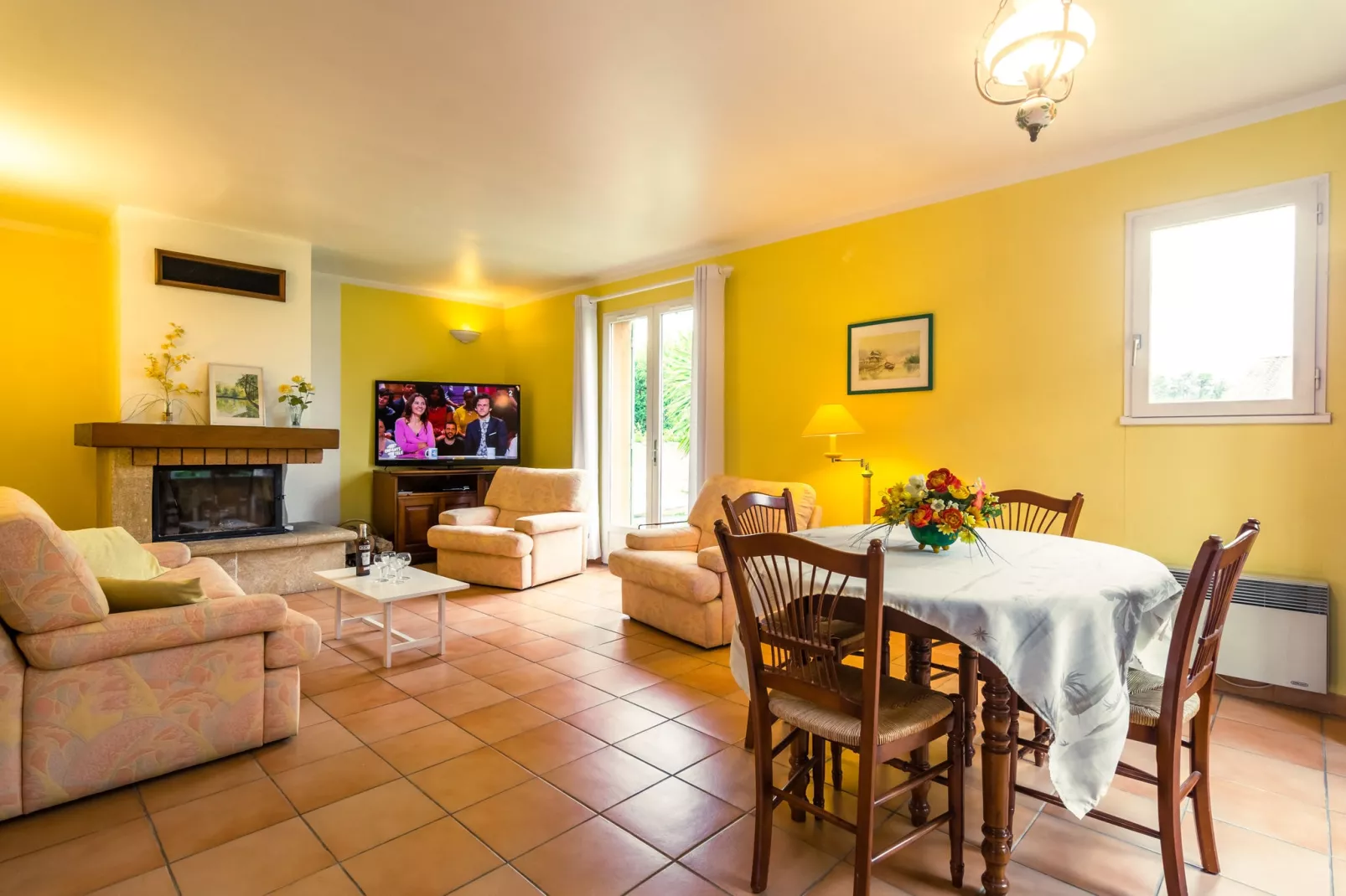 Noves-Living room