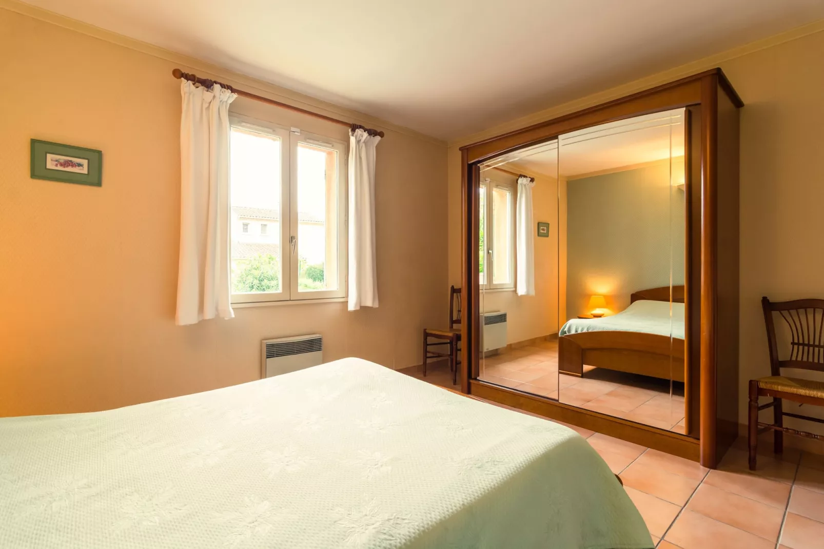 Noves-Bedroom