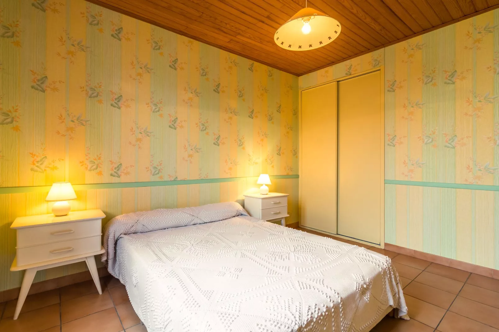 Noves-Bedroom