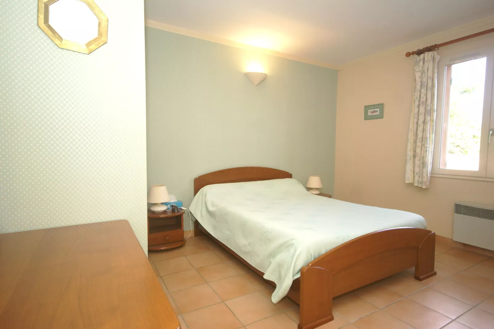 Noves-Bedroom