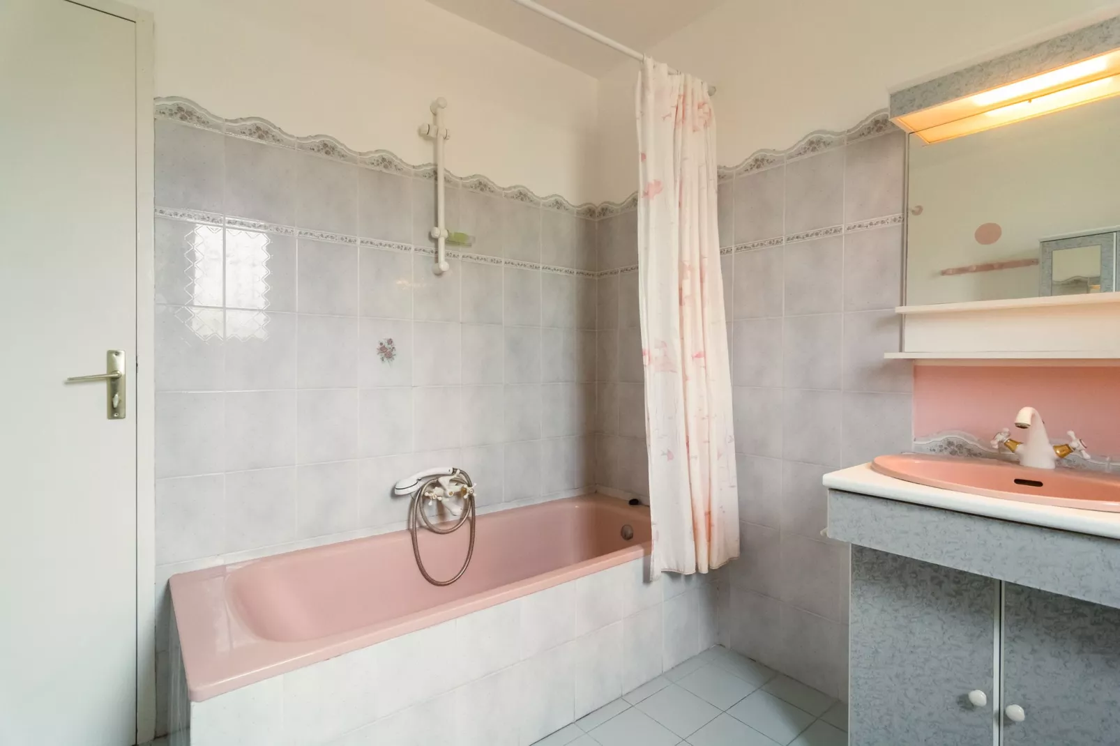 Noves-Bathroom