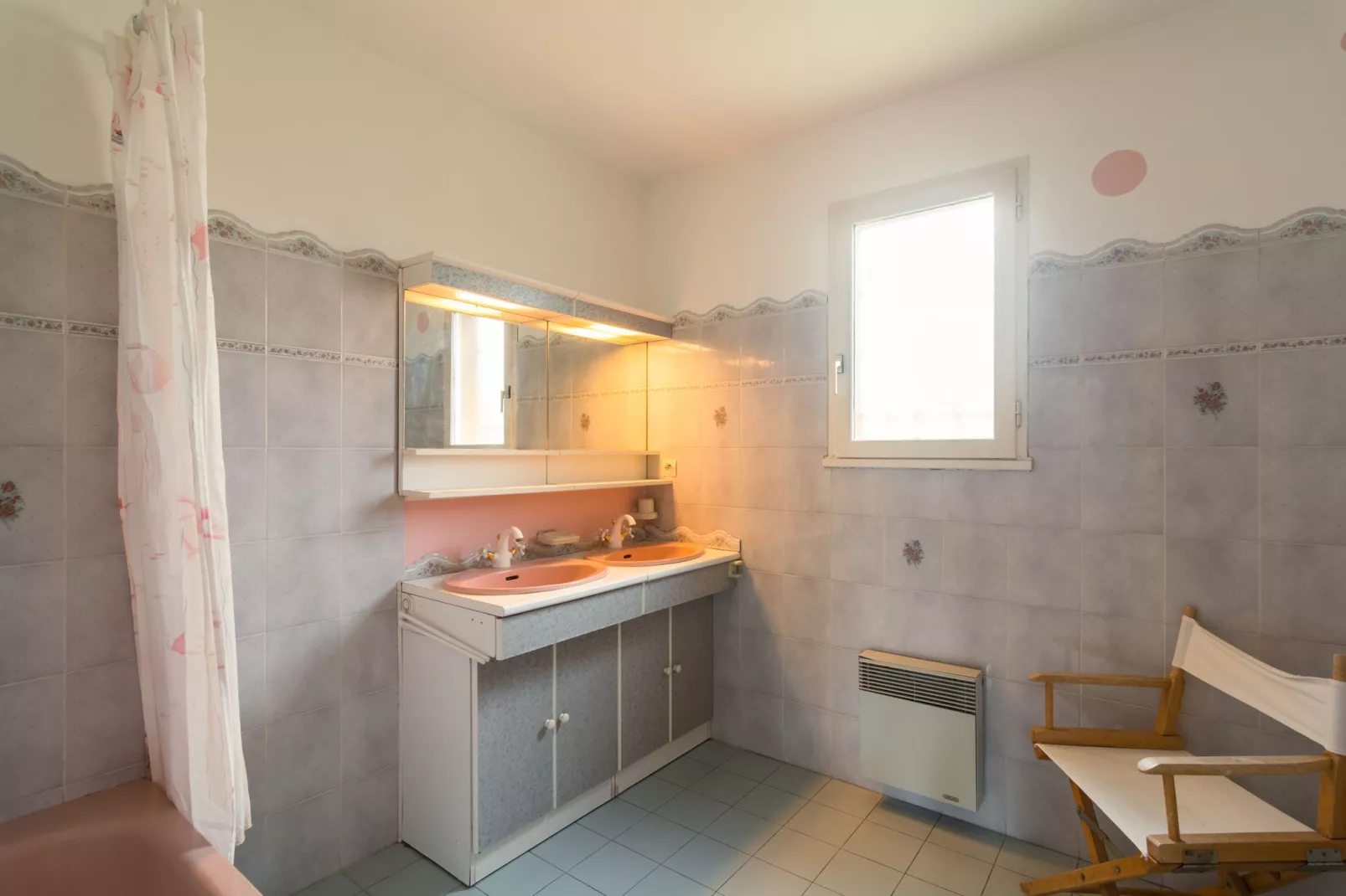 Noves-Bathroom