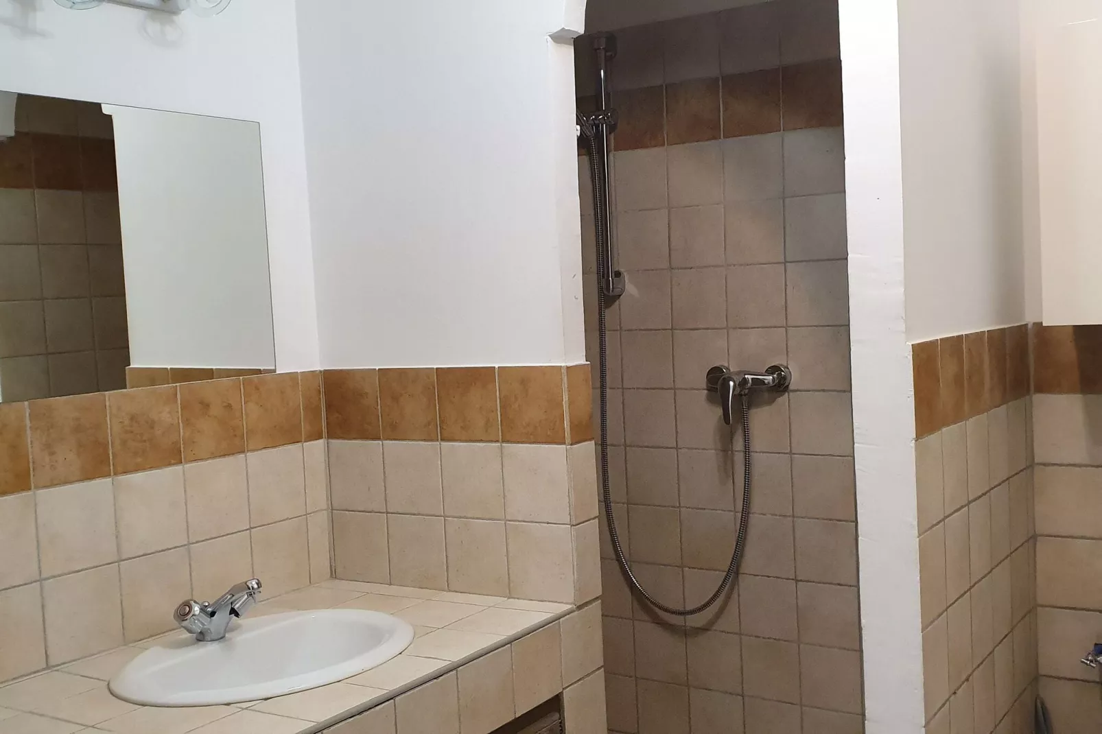 Mazet avec piscine à Orgon - Bathroom