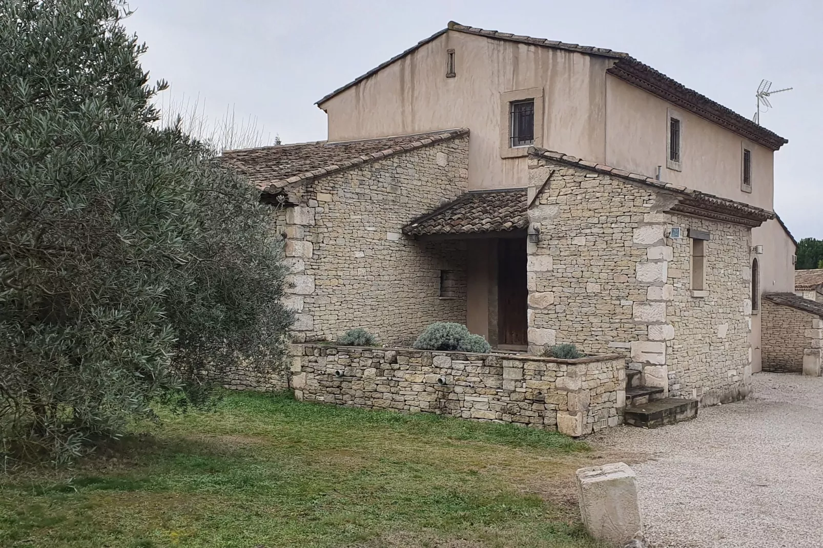 Mazet avec piscine à Orgon - Exterior in summer