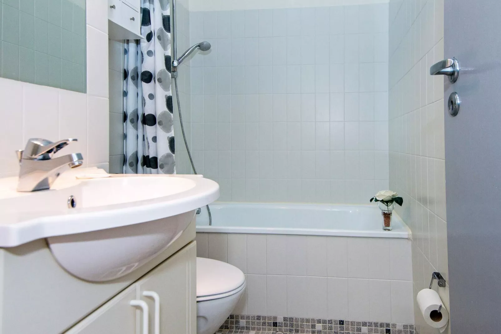 3 room,ground floor or 1.-Indoor