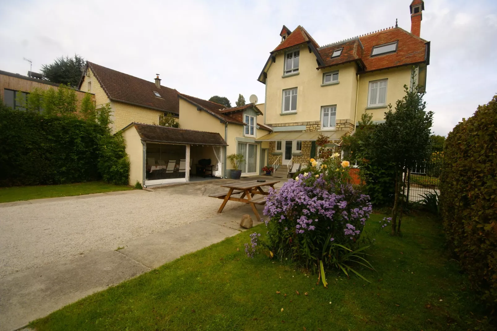 Villa Normande 10 pers-Gardens summer