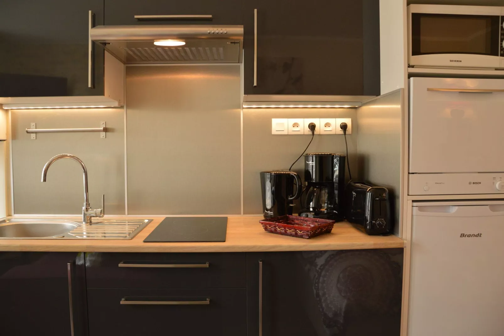 Le Parvis de la Cathédrale II-Kitchen