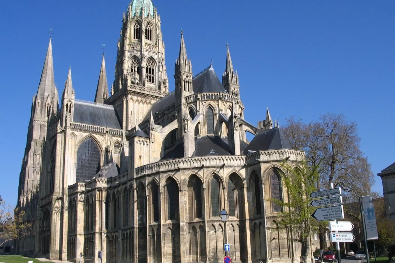 Le Parvis de la Cathédrale II-Areas summer 20km