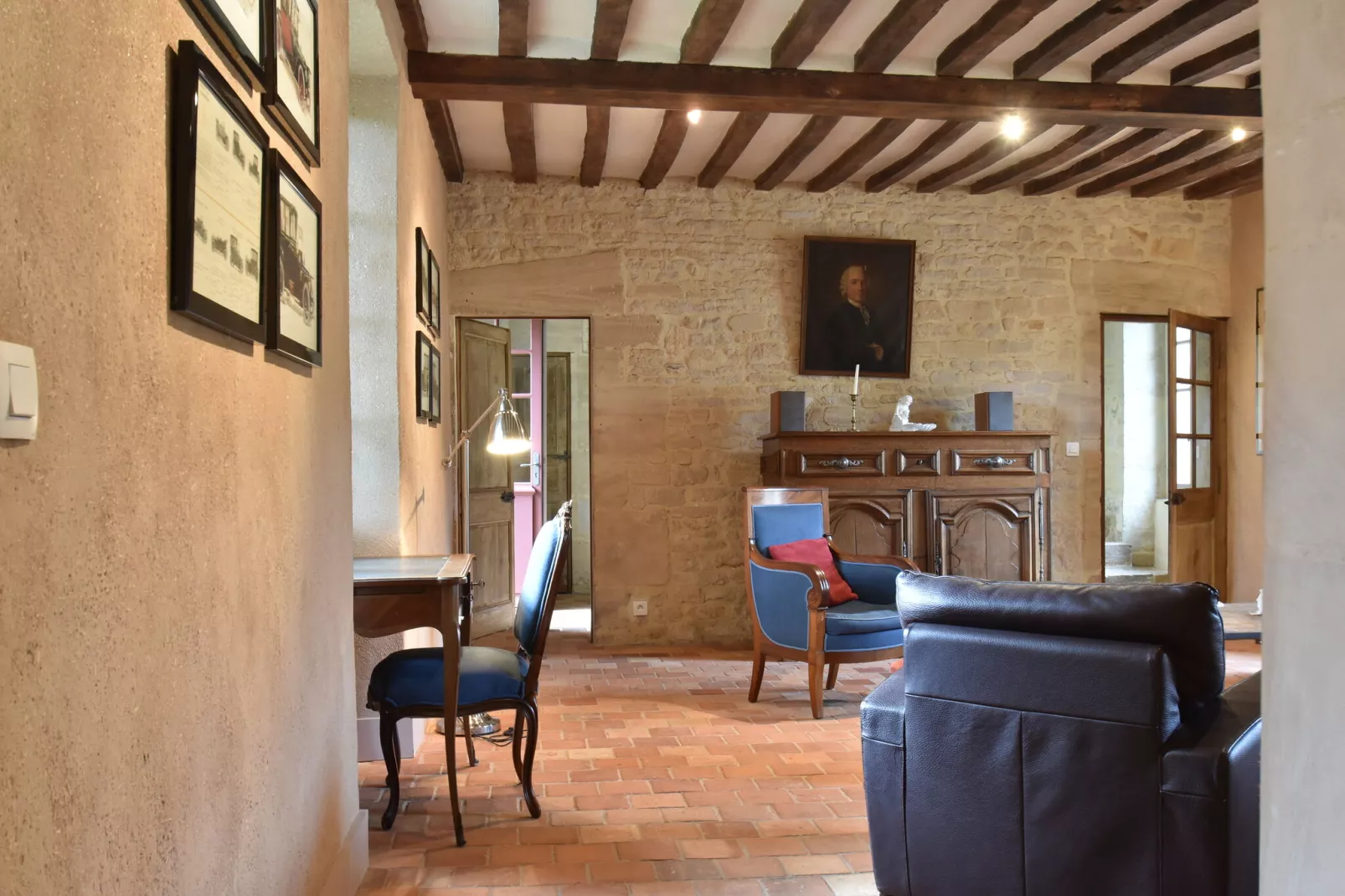 Gite de charme 6 pers/domaine Chateau-Living room