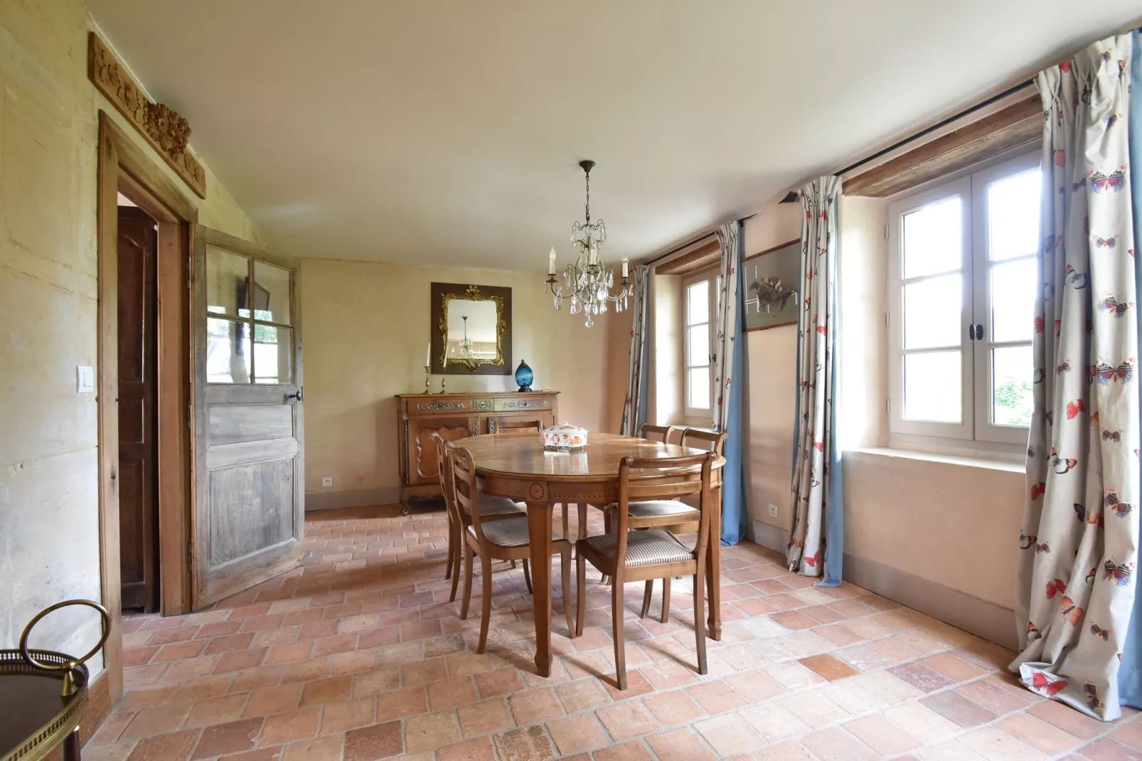 Gite de charme 6 pers/domaine Chateau-Dining room