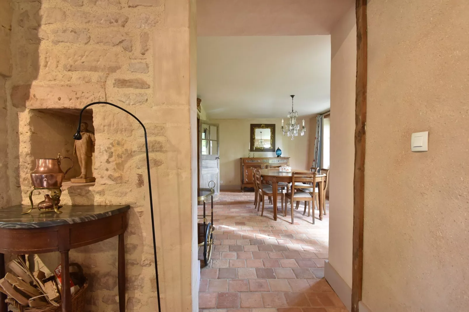 Gite de charme 6 pers/domaine Chateau-Dining room