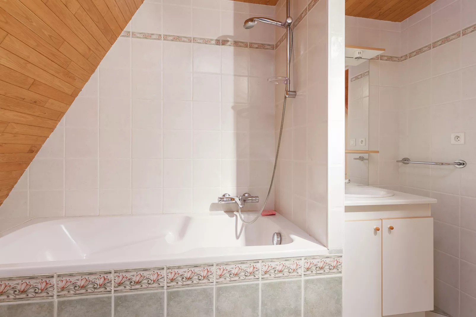 Authentique maison auvergnate-Bathroom