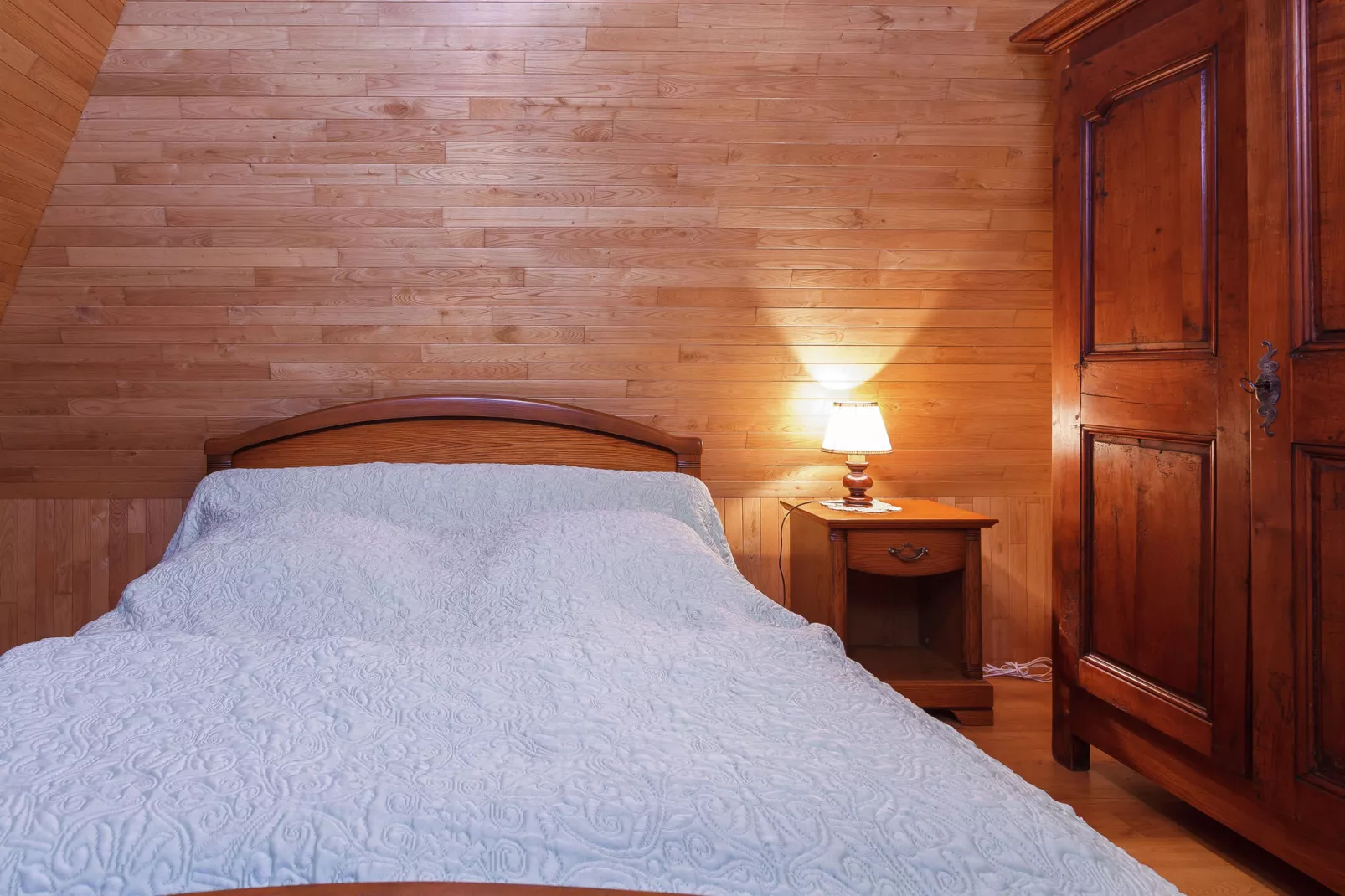 Authentique maison auvergnate-Bedroom