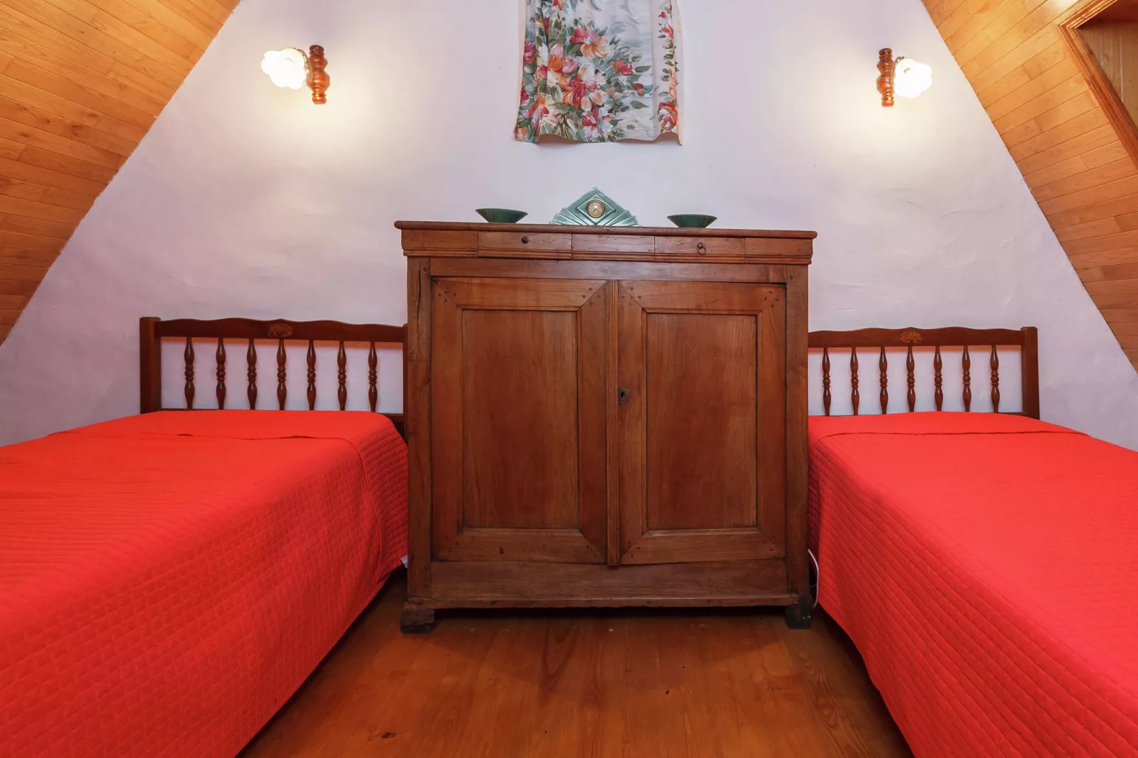 Authentique maison auvergnate-Bedroom