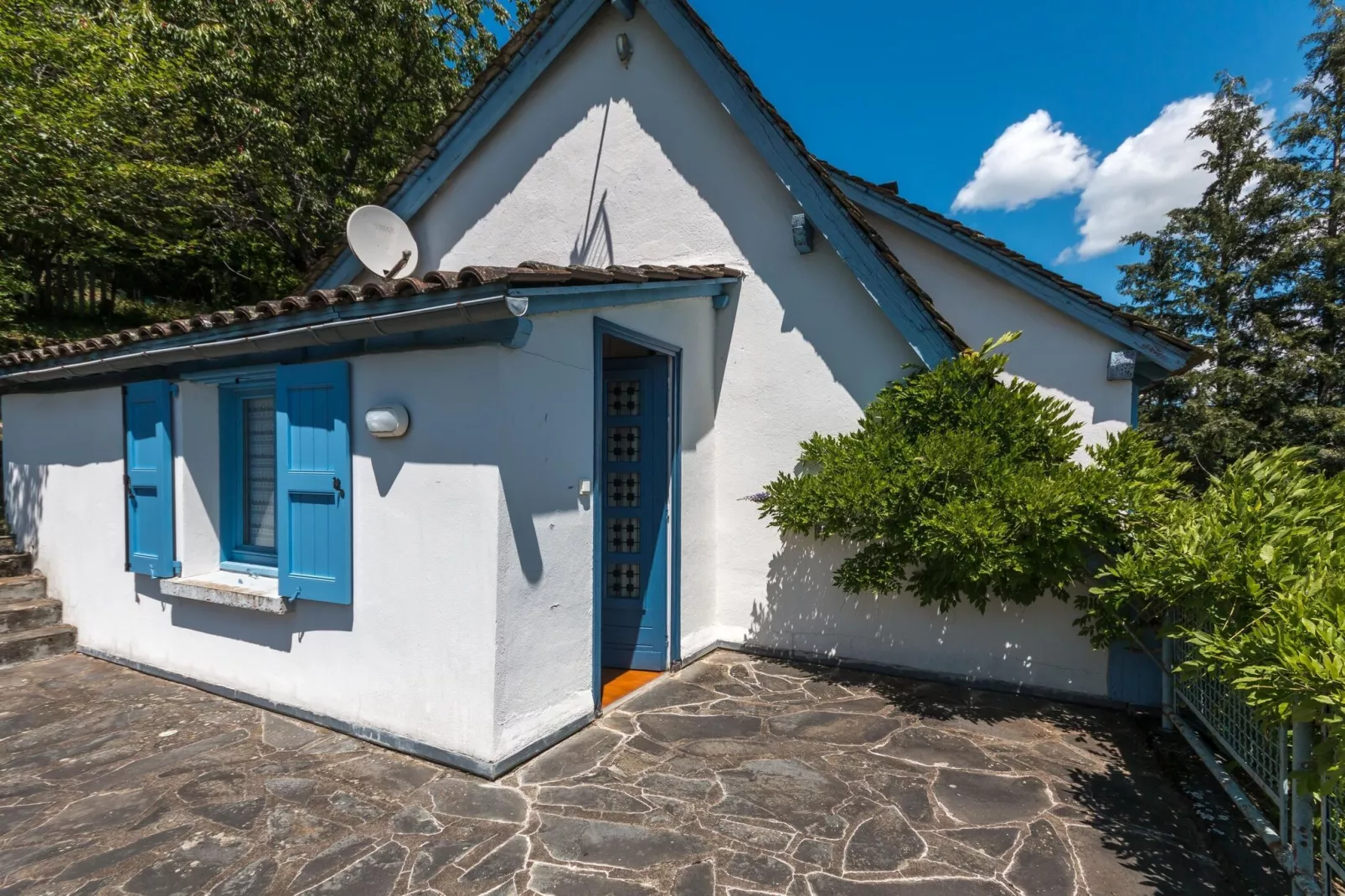 Maison près des volcans d'Auvergne-Terrace balcony