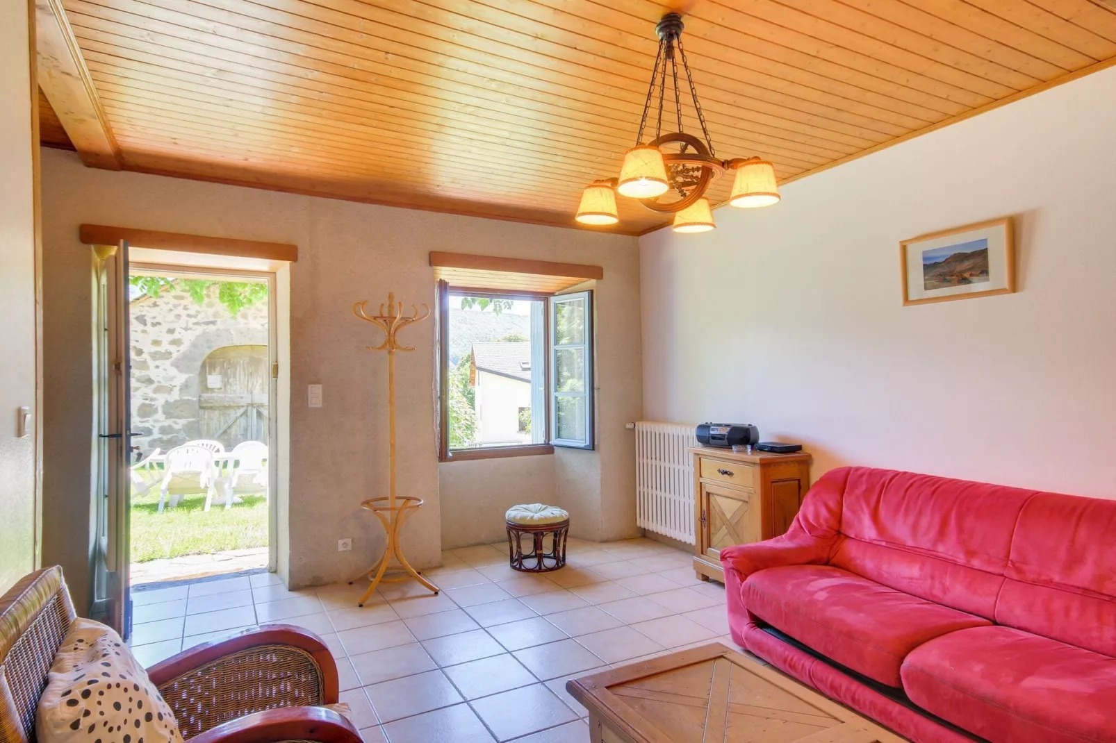 Maison près des volcans d'Auvergne-Living room