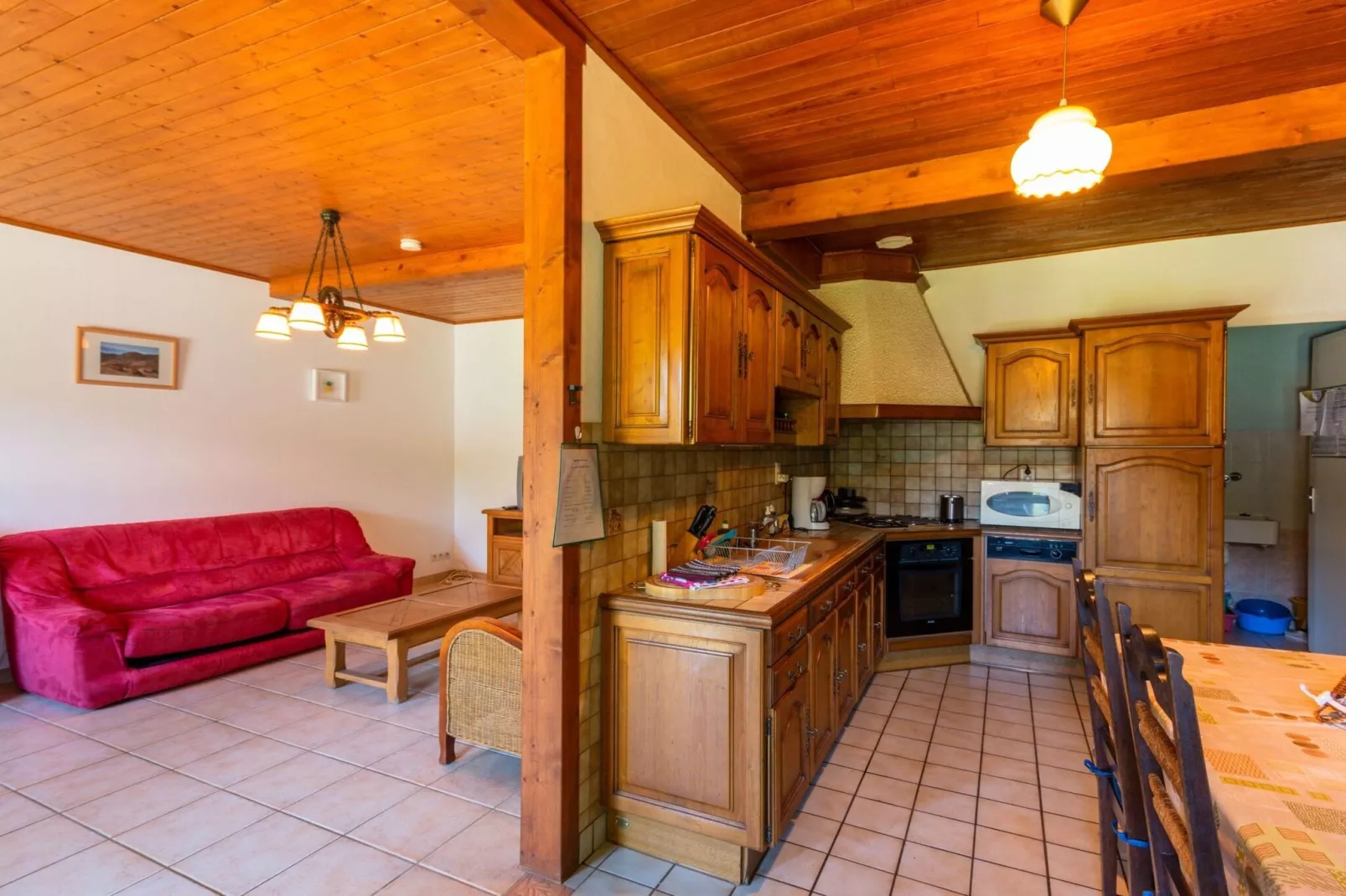 Maison près des volcans d'Auvergne-Kitchen