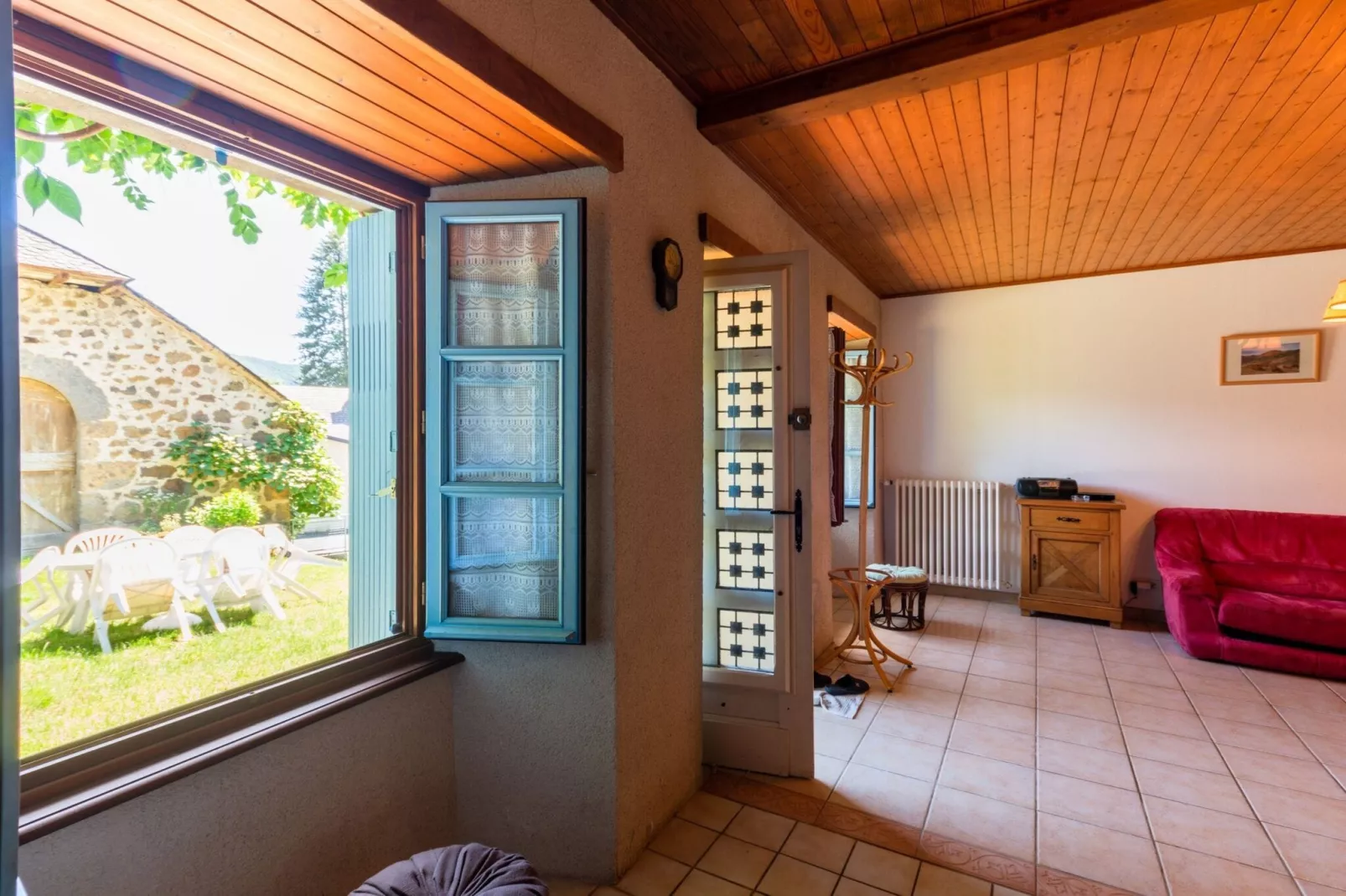Maison près des volcans d'Auvergne-Living room
