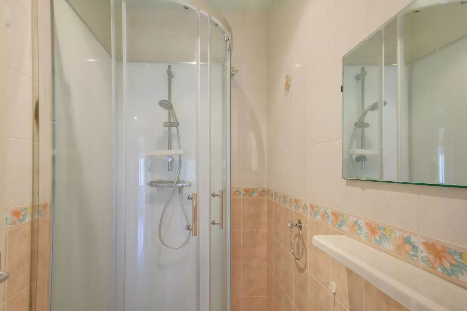 Maison près des volcans d'Auvergne-Bathroom