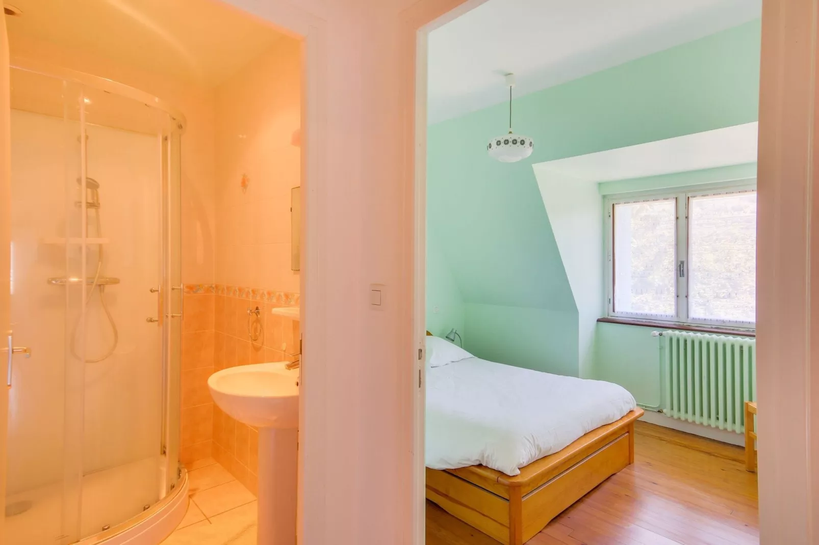 Maison près des volcans d'Auvergne-Bathroom